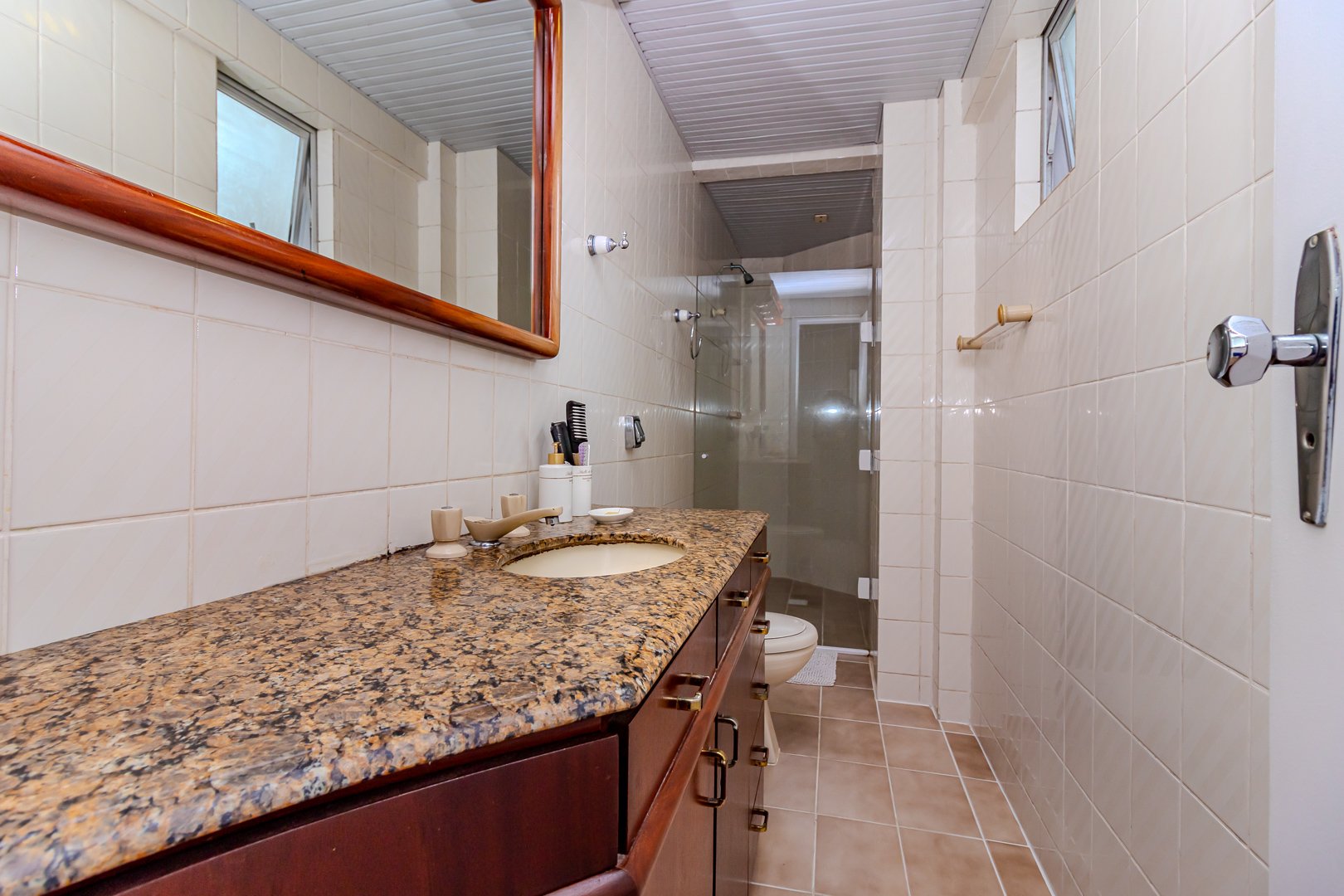 Apartamento quadra mar no Edifício Paris à venda no centro de Balneário Camboriú — foto 13