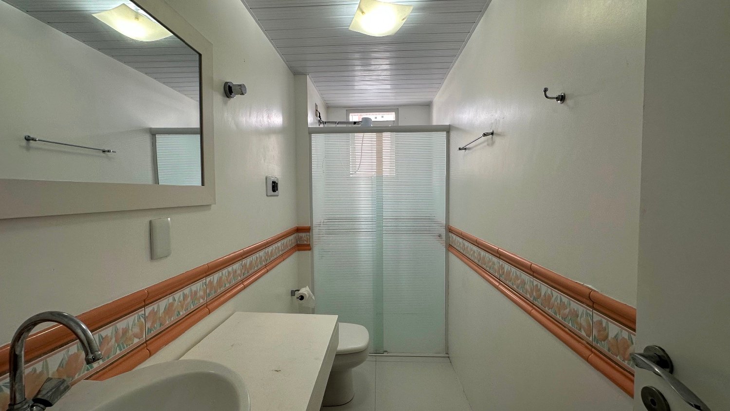 Apartamento no Edifício Vitória Régia à venda no centro em Balneário Camboriú — foto 12