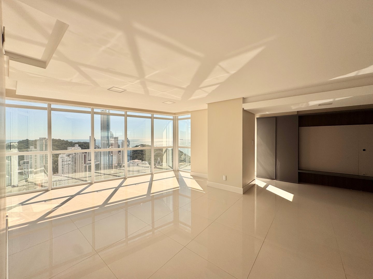Apartamento no Edifício Alameda Jardins à venda no centro de Balneário Camboriú — foto 3