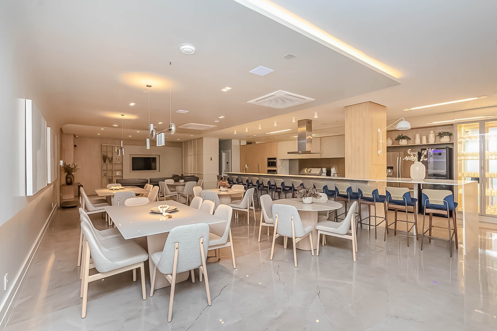 Apartamento Frente Mar no Edifício One Tower à venda no centro de Balneário Camboriú — foto 37