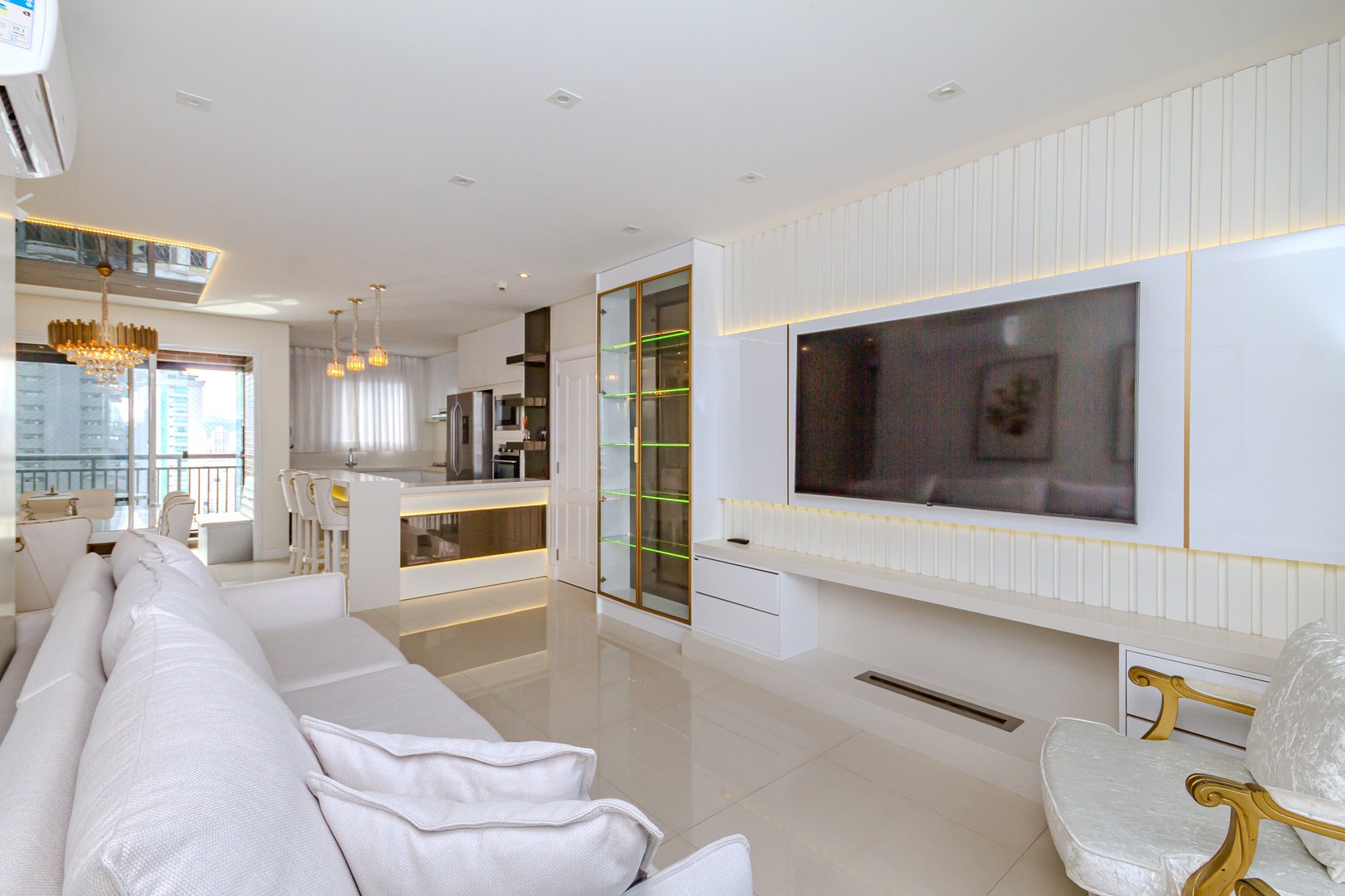 Apartamento no Edifício Windsor Village à venda no centro de Balneário Camboriú