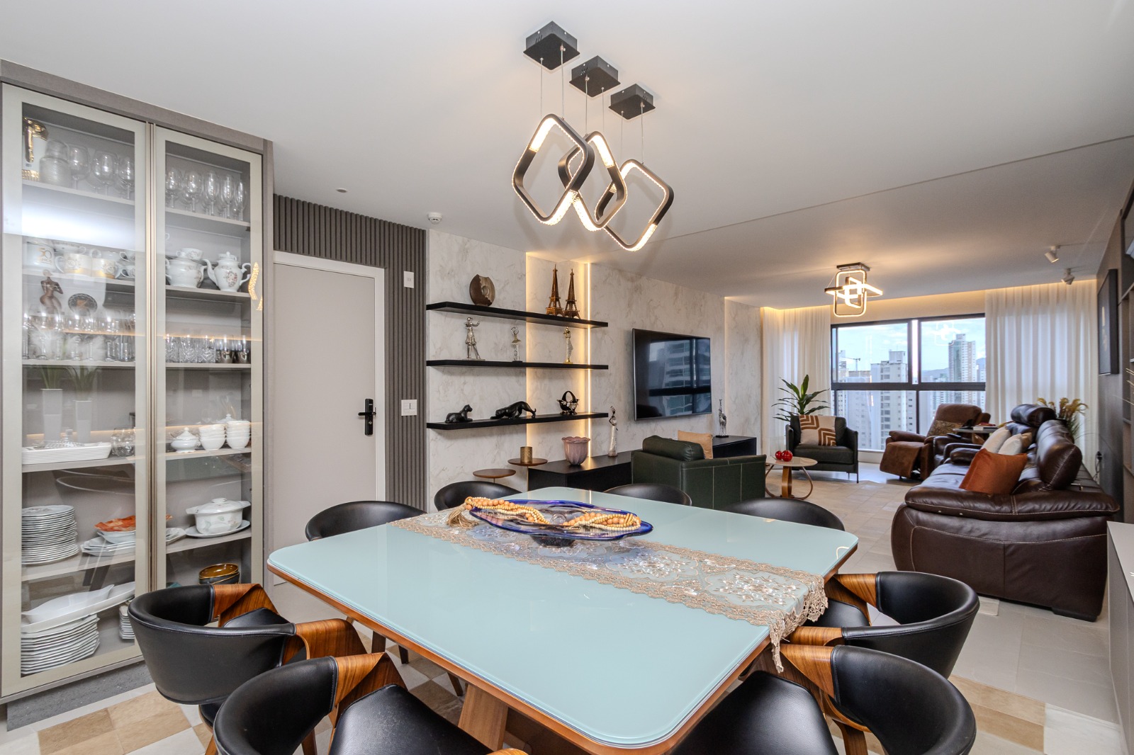 Apartamento Mobiliado no Edifício Mueller Ocean Club à venda no centro de Balneário Camboriú