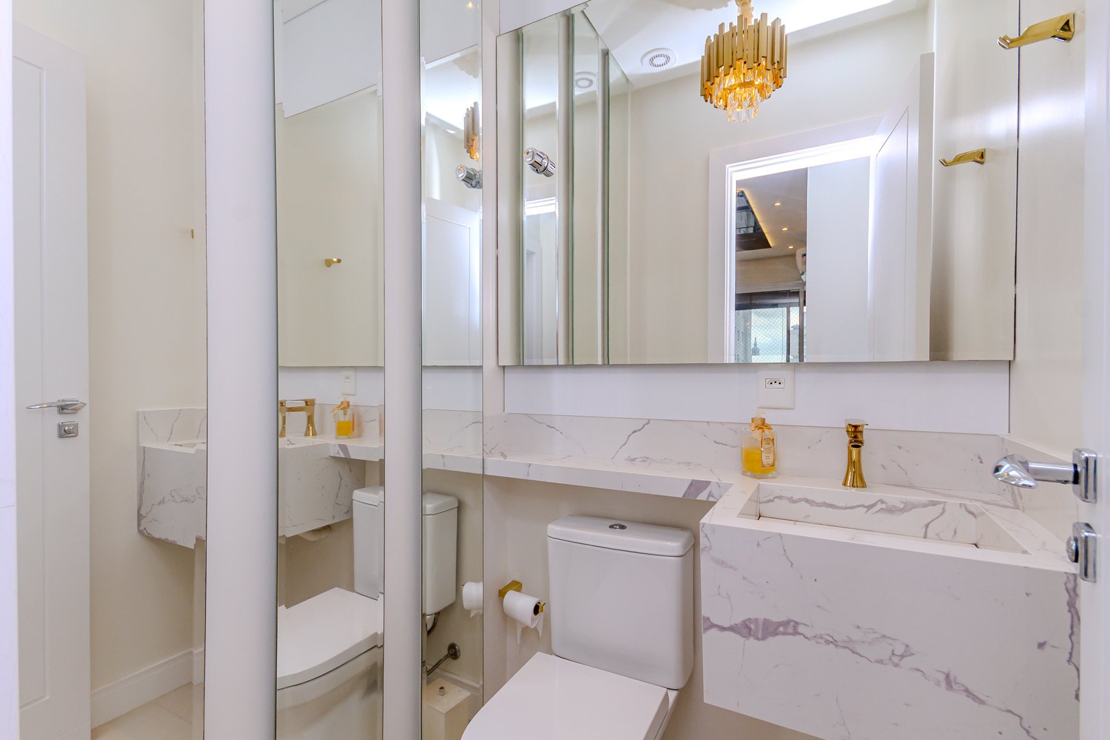 Apartamento no Edifício Windsor Village à venda no centro de Balneário Camboriú — foto 13
