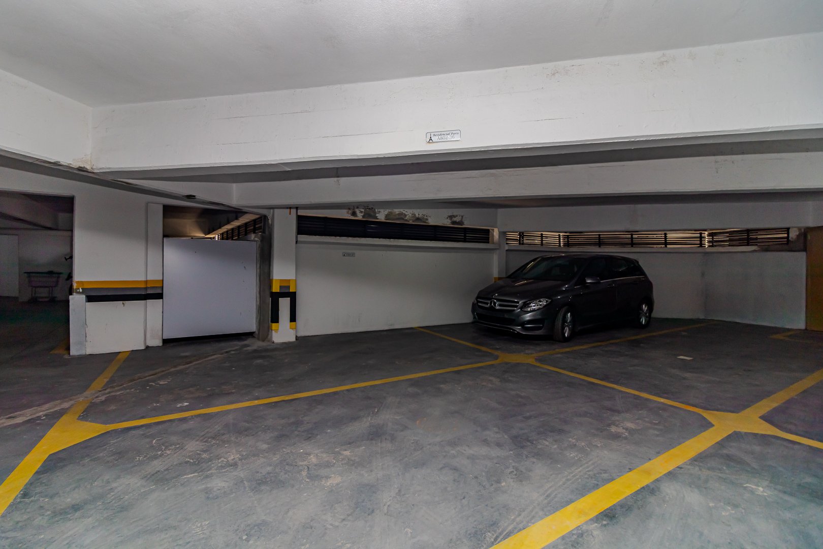 Apartamento quadra mar no Edifício Paris à venda no centro de Balneário Camboriú — foto 29