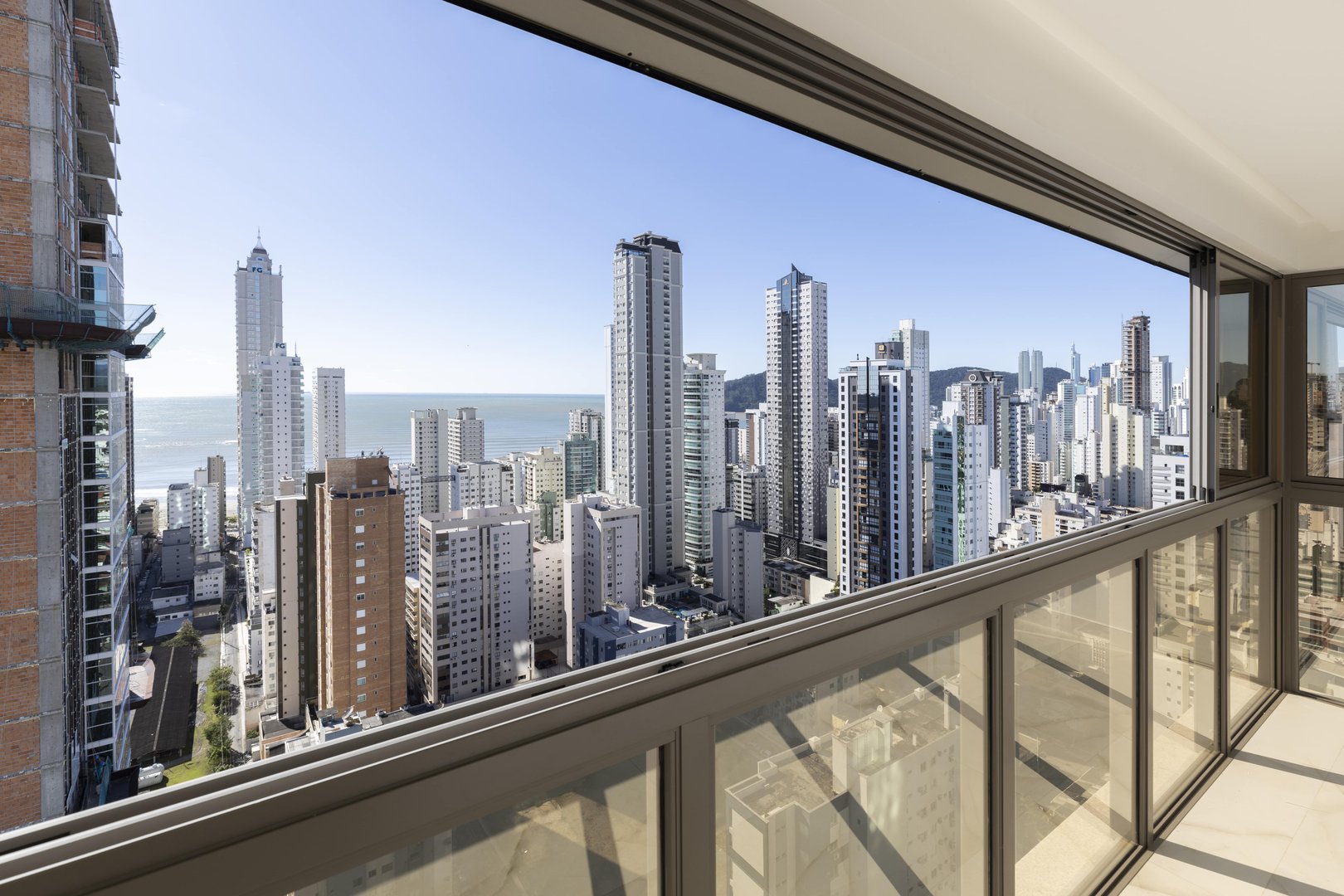 Apartamento Vista Mar no Edifício Ocean Breeze Residence à venda no centro de Balneário Camboriú
