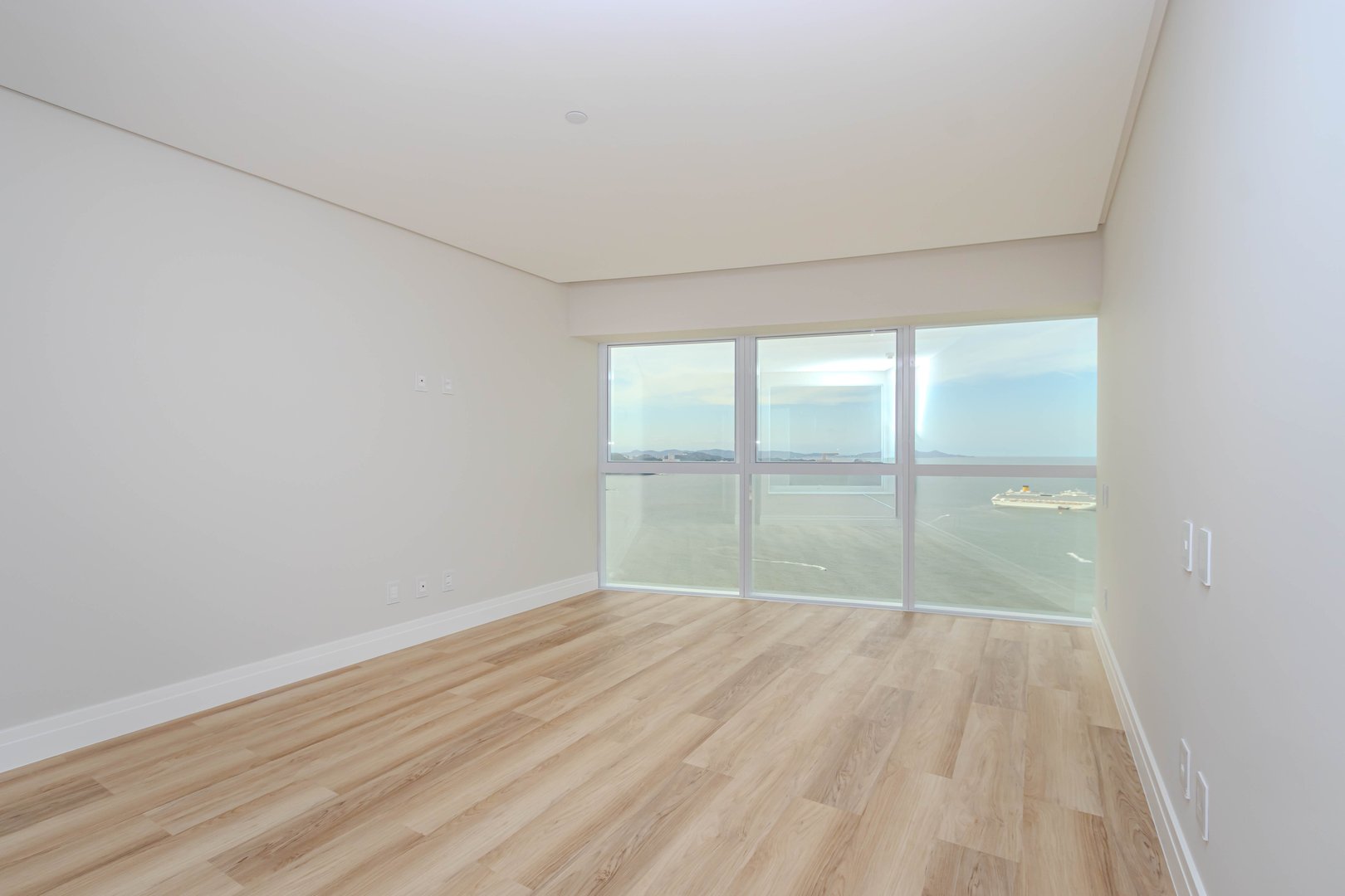 Apartamento frente mar no Edifício One Tower à venda no centro de Balneário Camboriú — foto 15