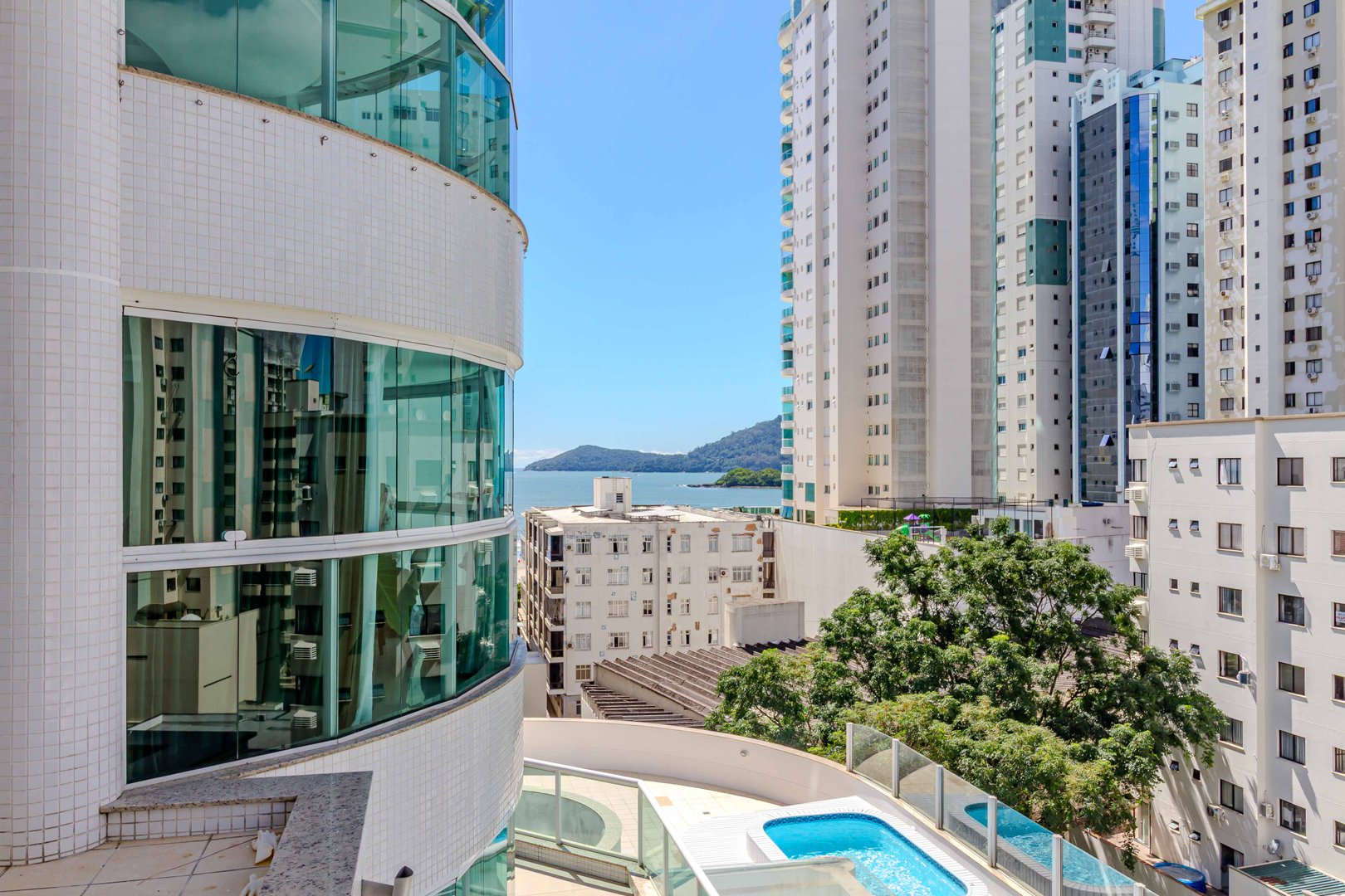 Apartamento Quadra Mar no Edifício La Madeson à venda no centro de Balneário Camboriú — foto 6