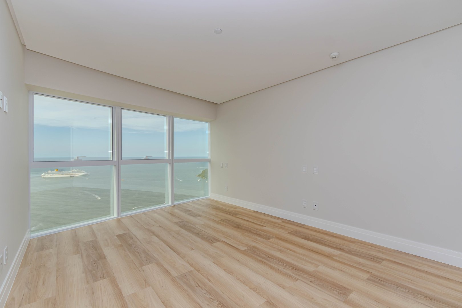 Apartamento frente mar no Edifício One Tower à venda no centro de Balneário Camboriú — foto 14