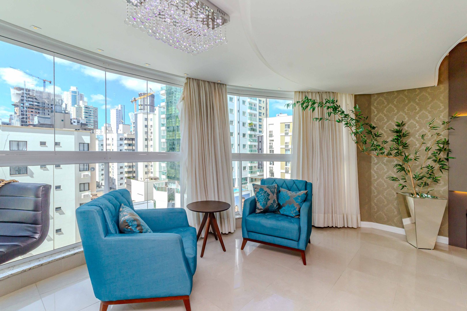 Apartamento Quadra Mar no Edifício La Madeson à venda no centro de Balneário Camboriú — foto 8