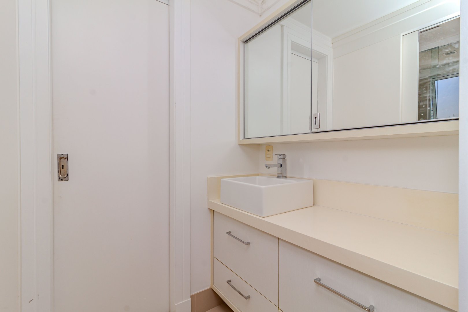 Apartamento Quadra Mar no Edifício La Madeson à venda no centro de Balneário Camboriú — foto 22