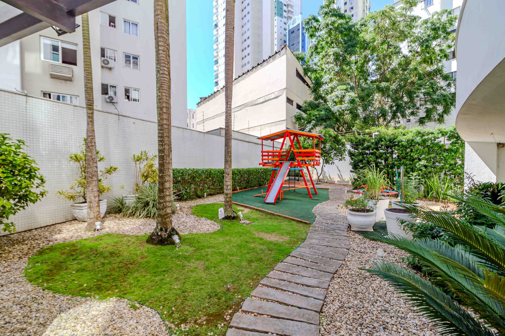 Apartamento Quadra Mar no Edifício La Madeson à venda no centro de Balneário Camboriú — foto 37