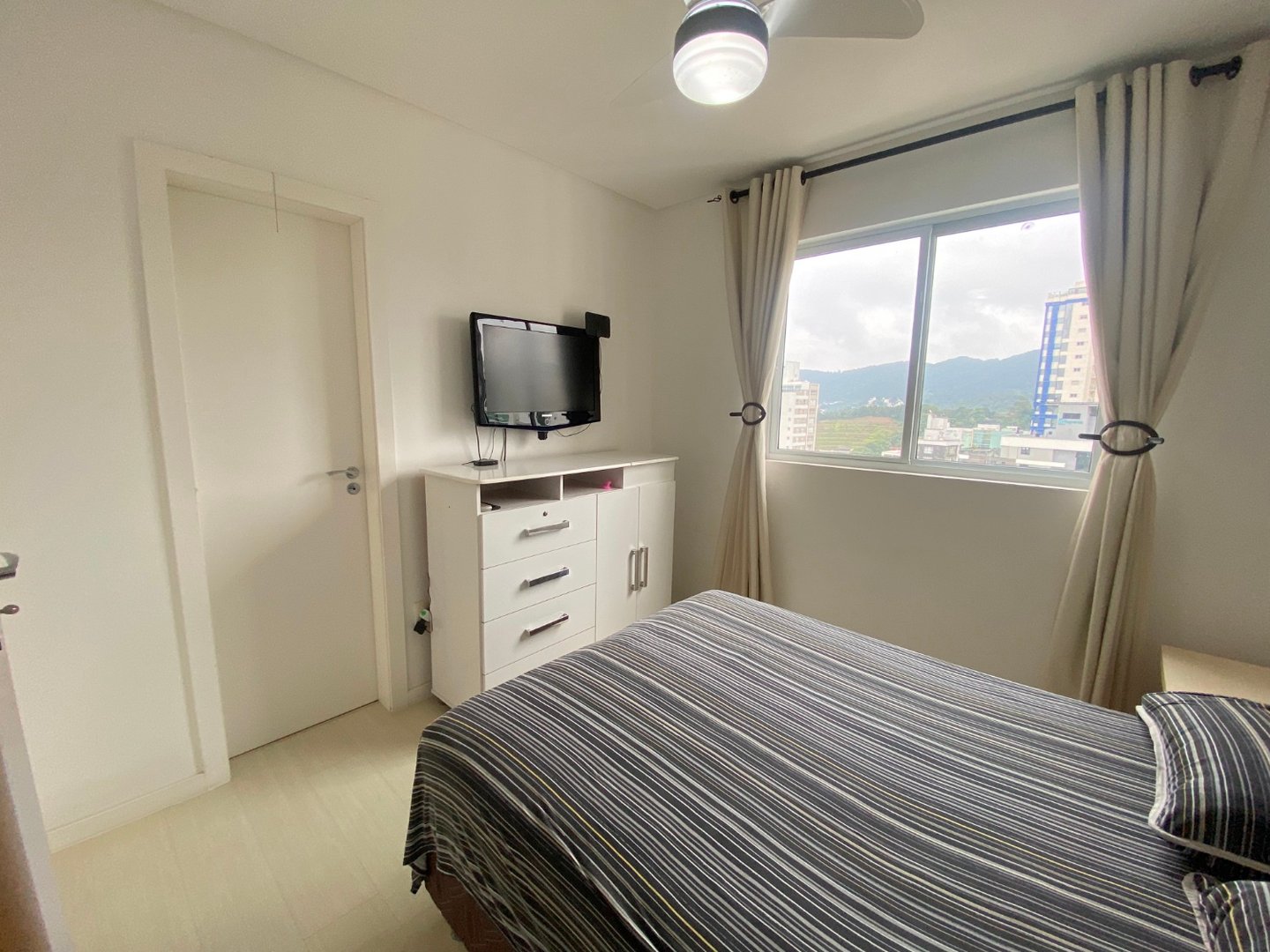 Apartamento no Edifício Torre de Lyon à venda em Balneário Camboriú — foto 11