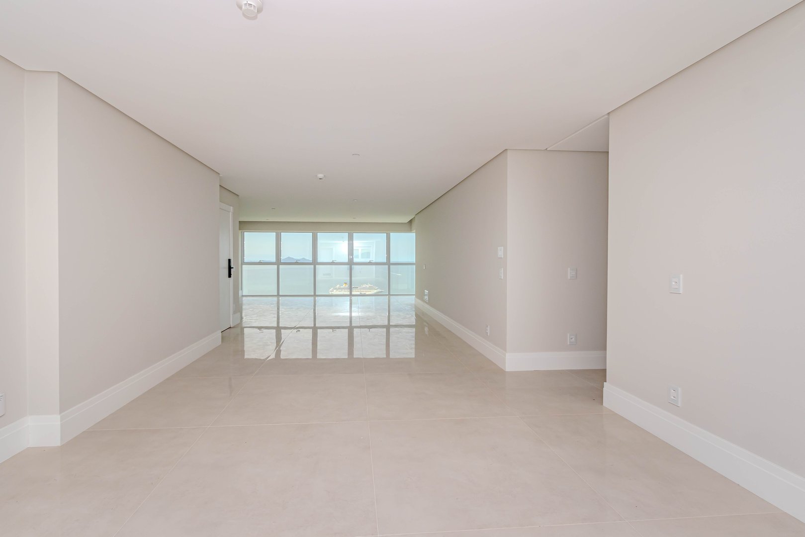 Apartamento Frente Mar no Edifício One Tower à venda no centro de Balneário Camboriú — foto 5