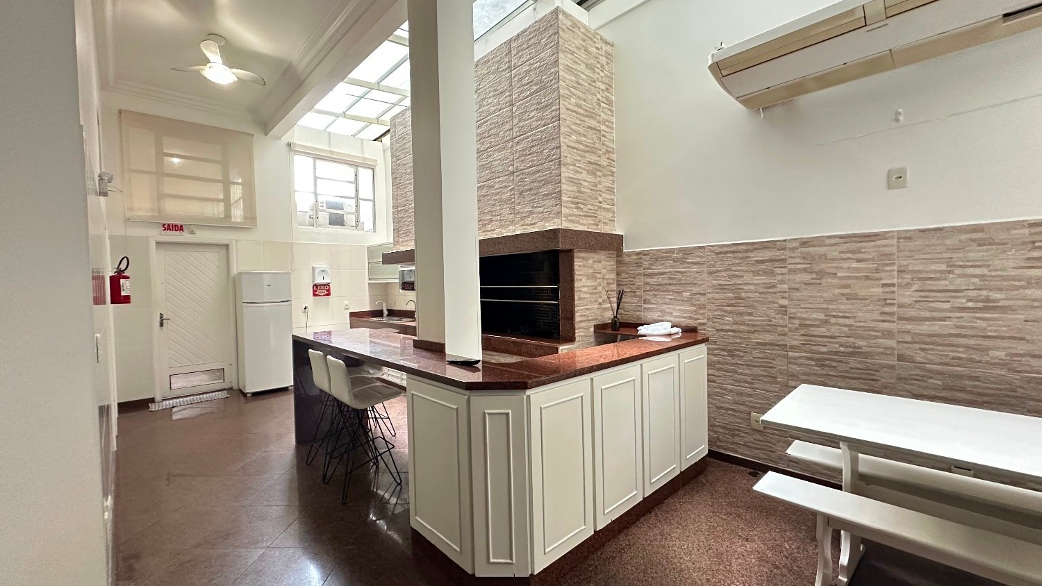 Apartamento no Edifício Vitória Régia à venda no centro em Balneário Camboriú — foto 18