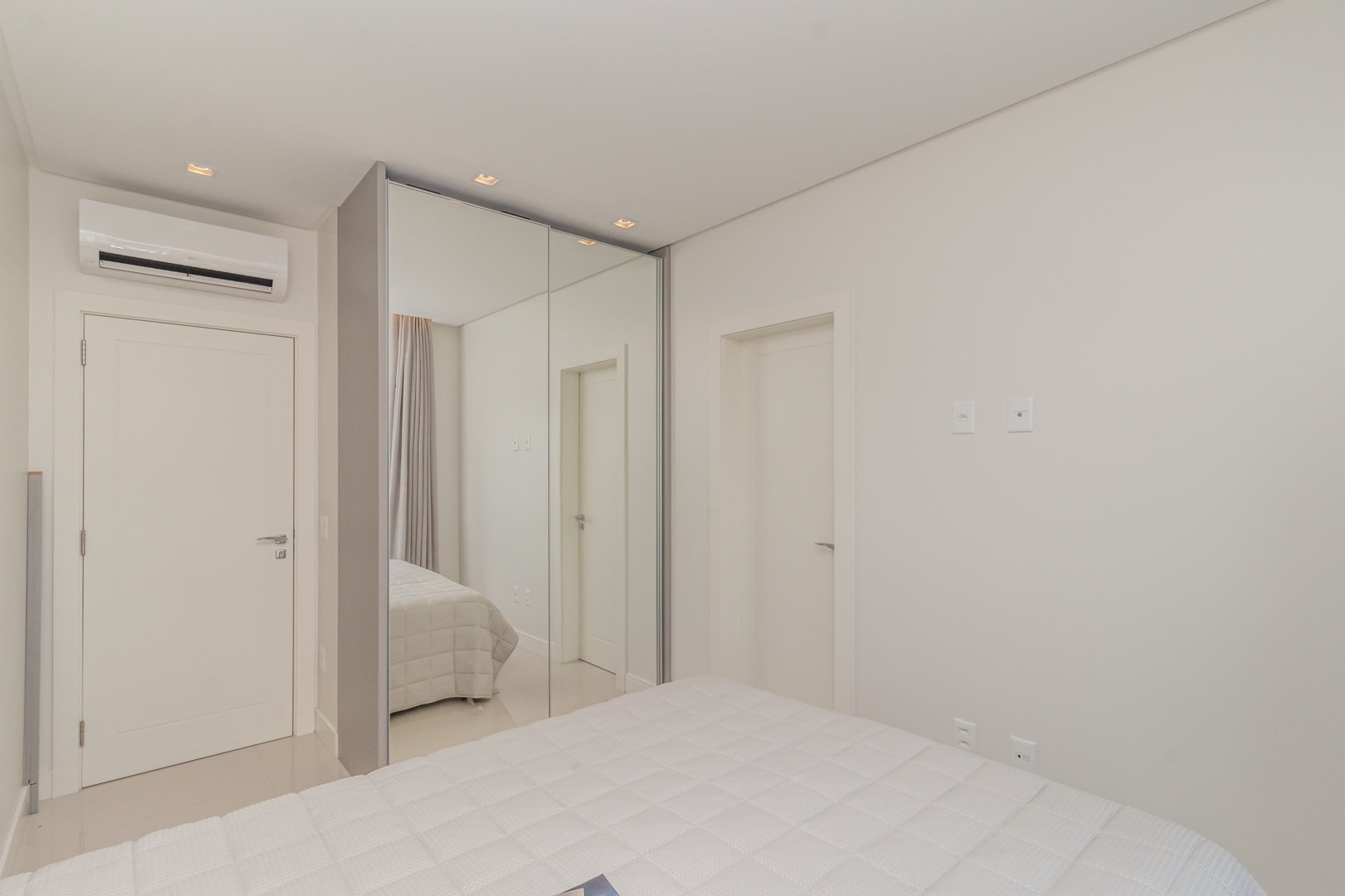 Apartamento Vista Mar na Edifício Morada Ilhas Marianas à venda em Barra Sul em Balneário Camboriú — foto 14