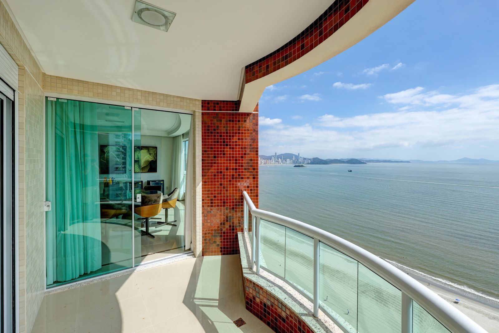 Apartamento Frente Mar em Edificio Beverly Hills à venda na Barra Sul de Balneário Camboriú — foto 3
