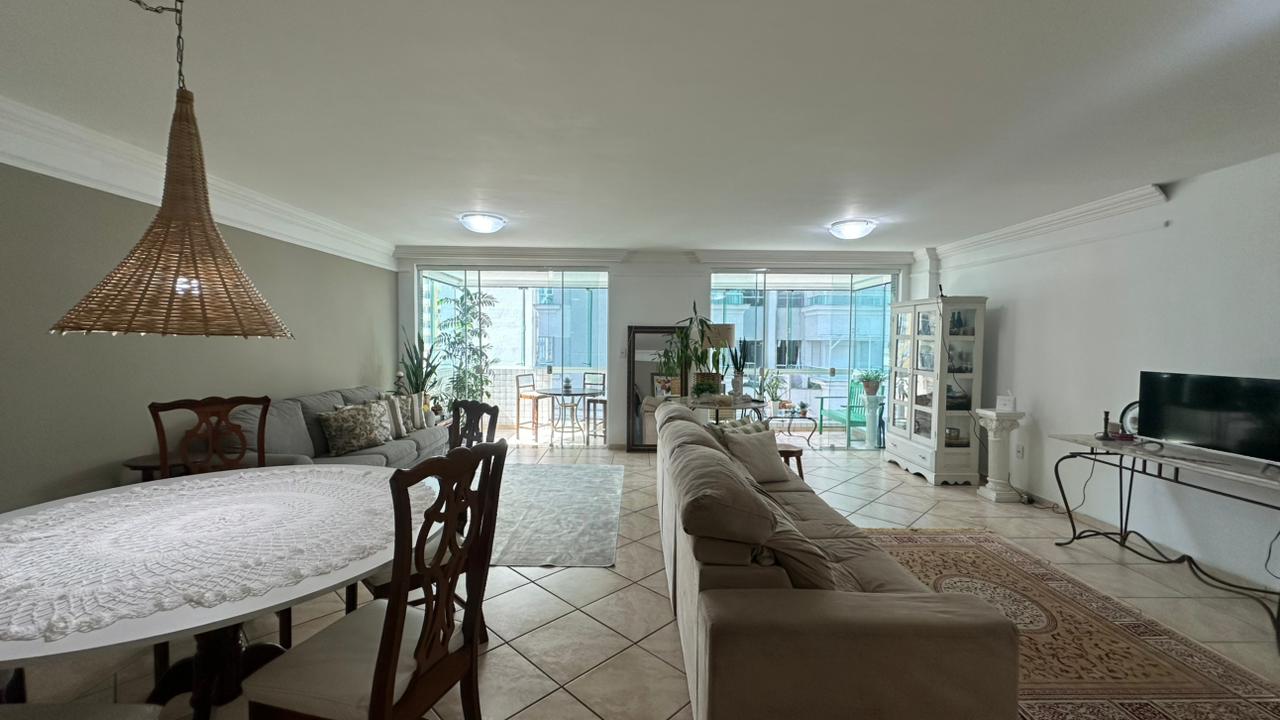 Apartamento no Edifício Vitória Régia à venda no centro em Balneário Camboriú — foto 3