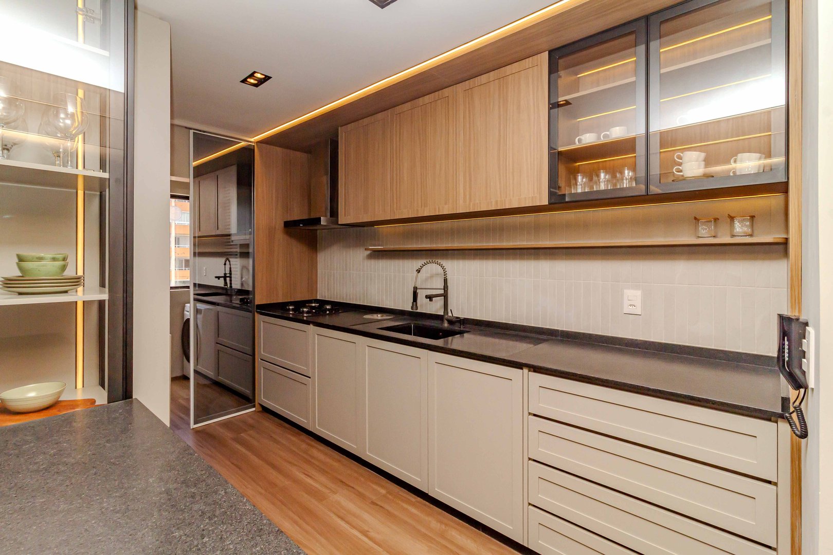 Apartamento no Edifício Caminho do Mar à venda no centro de Balneário Camboriú — foto 13