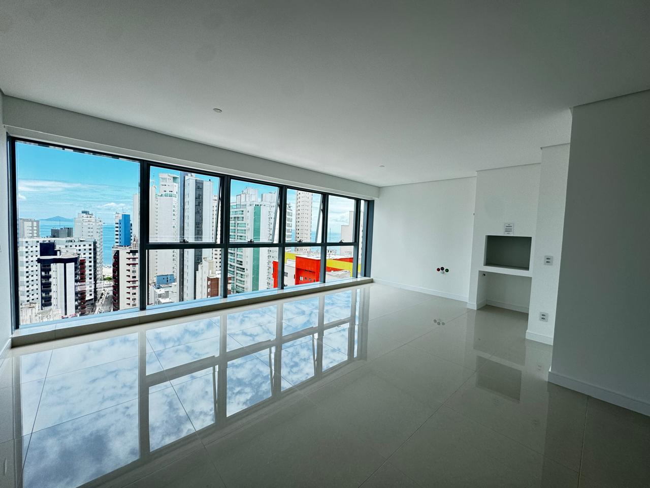 Apartamento no Edifício Vitra by Pininfarina à venda na Barra Sul em Balneário Camboriú