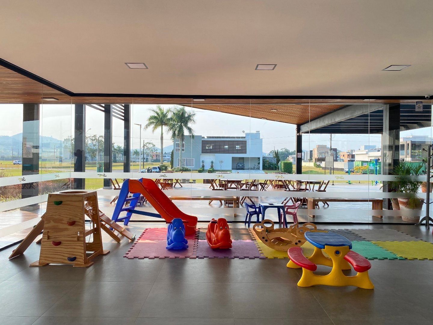 Casa no Condomínio Caledônia à venda em Camboriú — foto 54