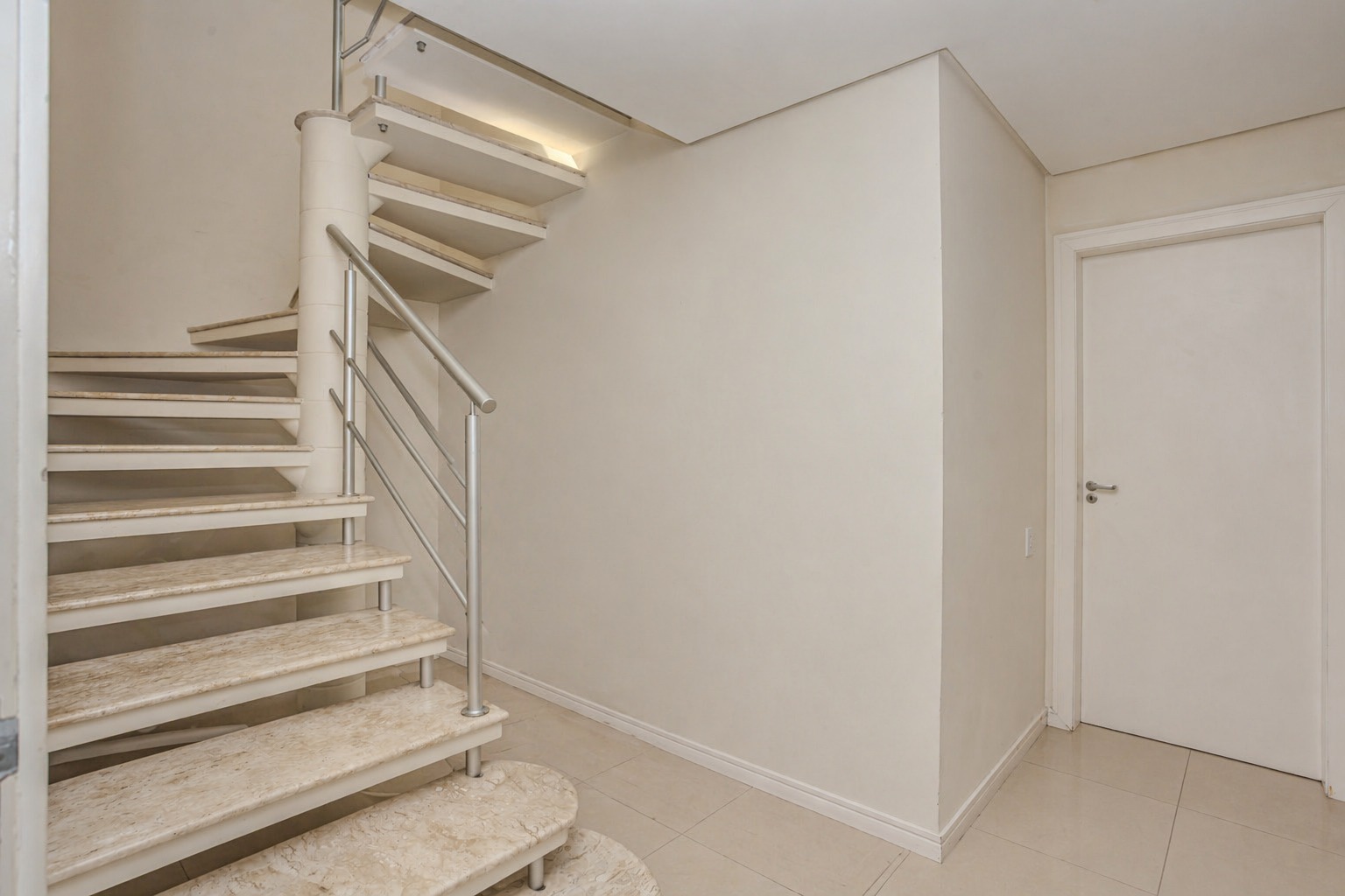 Cobertura Duplex Mobiliada no Edifício Sonnen Platz à venda no centro de Balneário Camboriú — foto 15