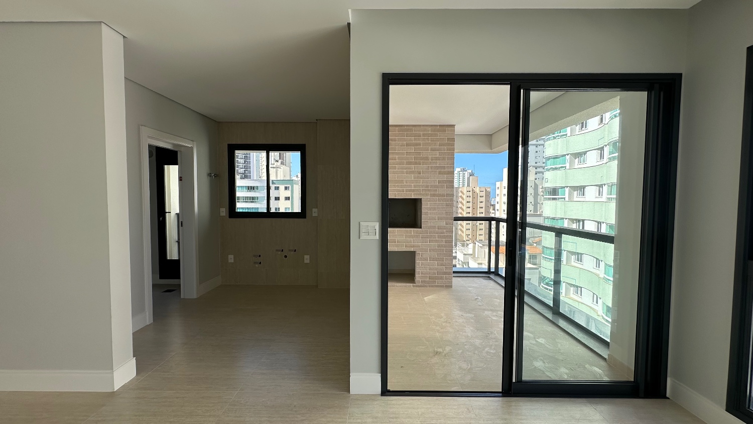 Apartamento no Edifício Hannover Residence à venda na Barra Sul em Balneário Camboriú — foto 3