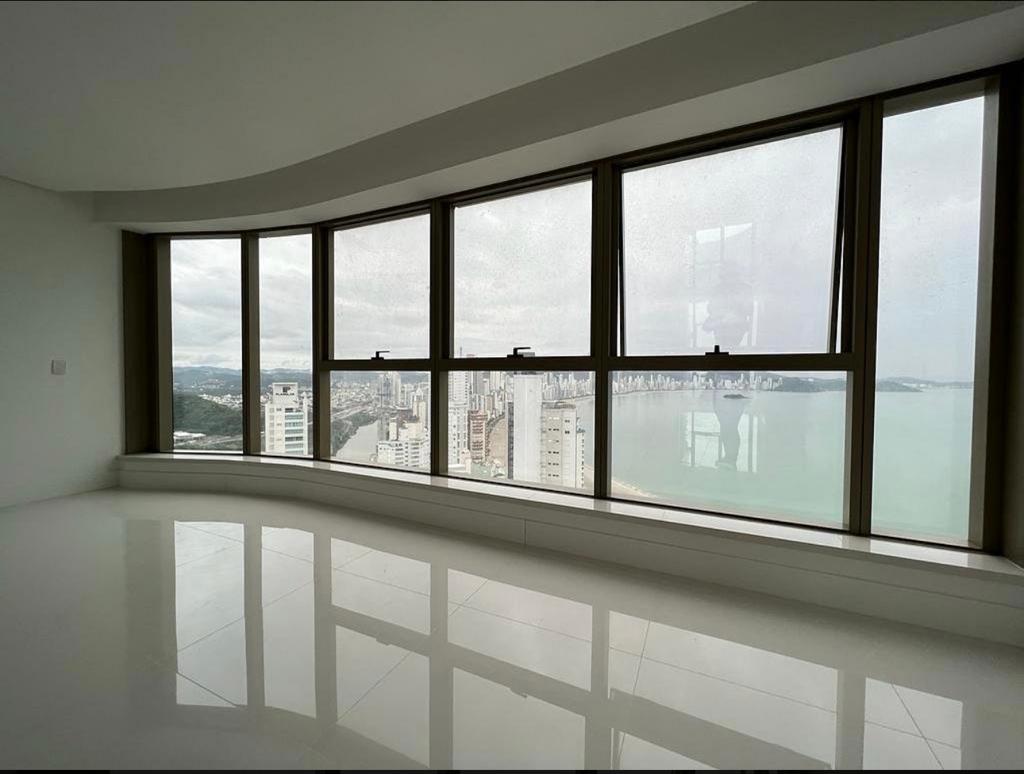 Apartamento Vista Mar no Edifício Yachthouse à venda em Barra Sul em Balneário Camboriú