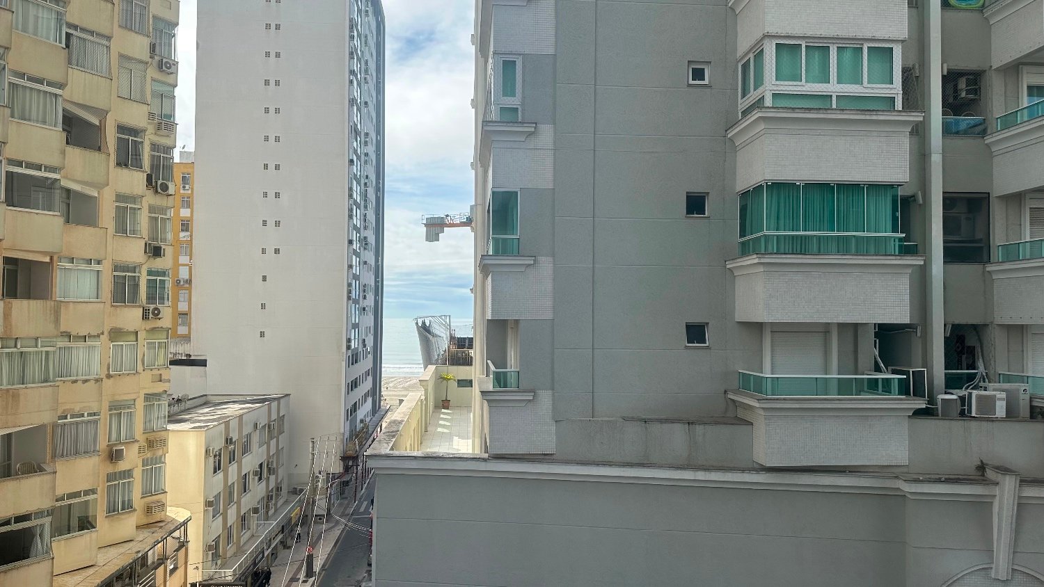 Apartamento no Edifício Vitória Régia à venda no centro em Balneário Camboriú — foto 11