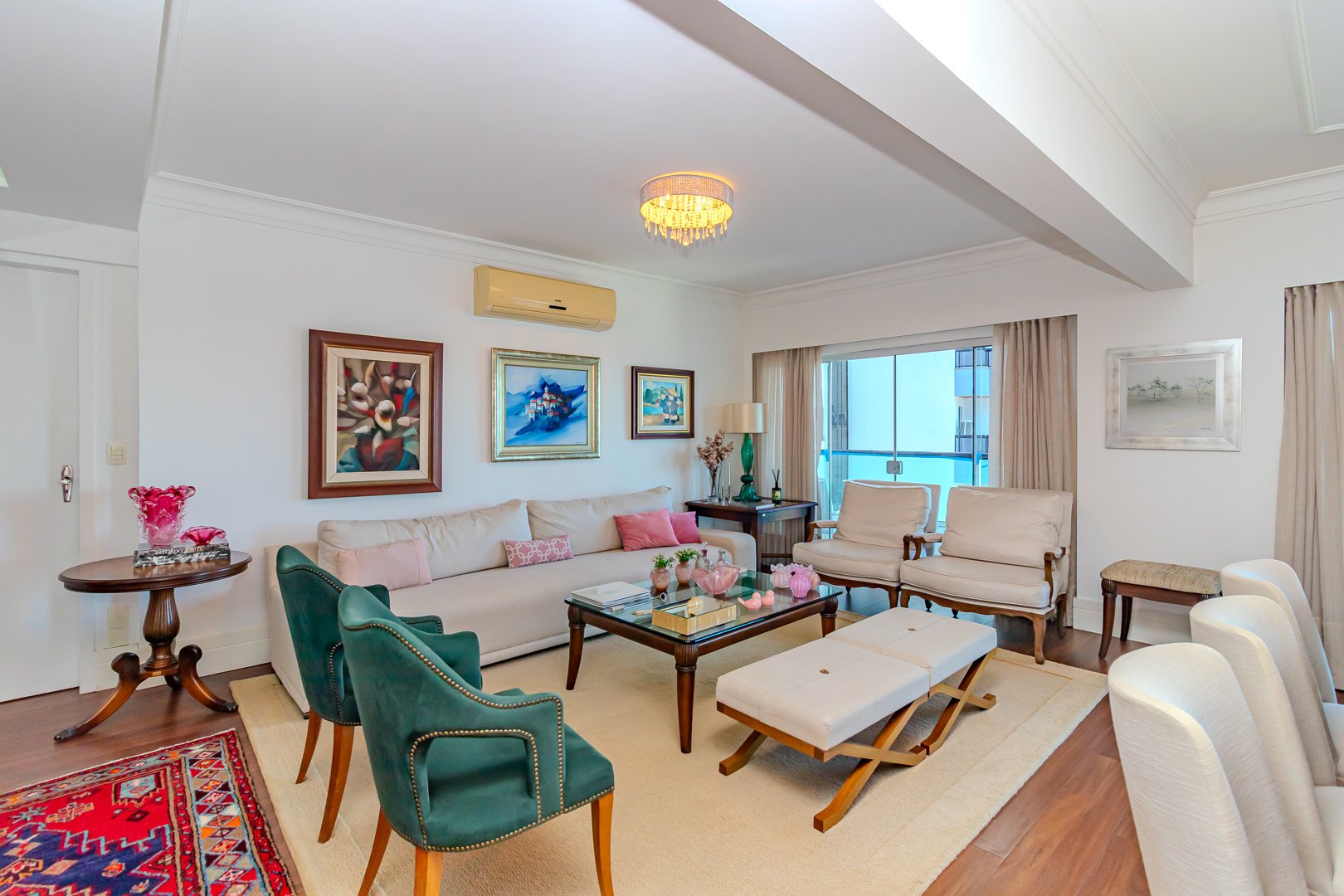 Apartamento quadra mar no Edifício Paris à venda no centro de Balneário Camboriú — foto 3