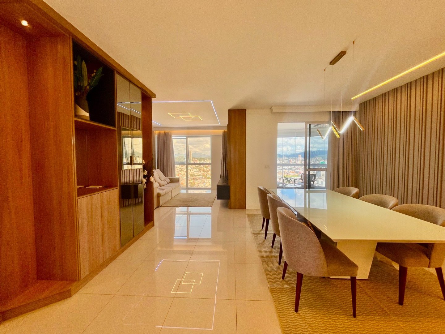 Apartamento no Edifício Royalton Residence à venda no centro de Balneário Camboriú