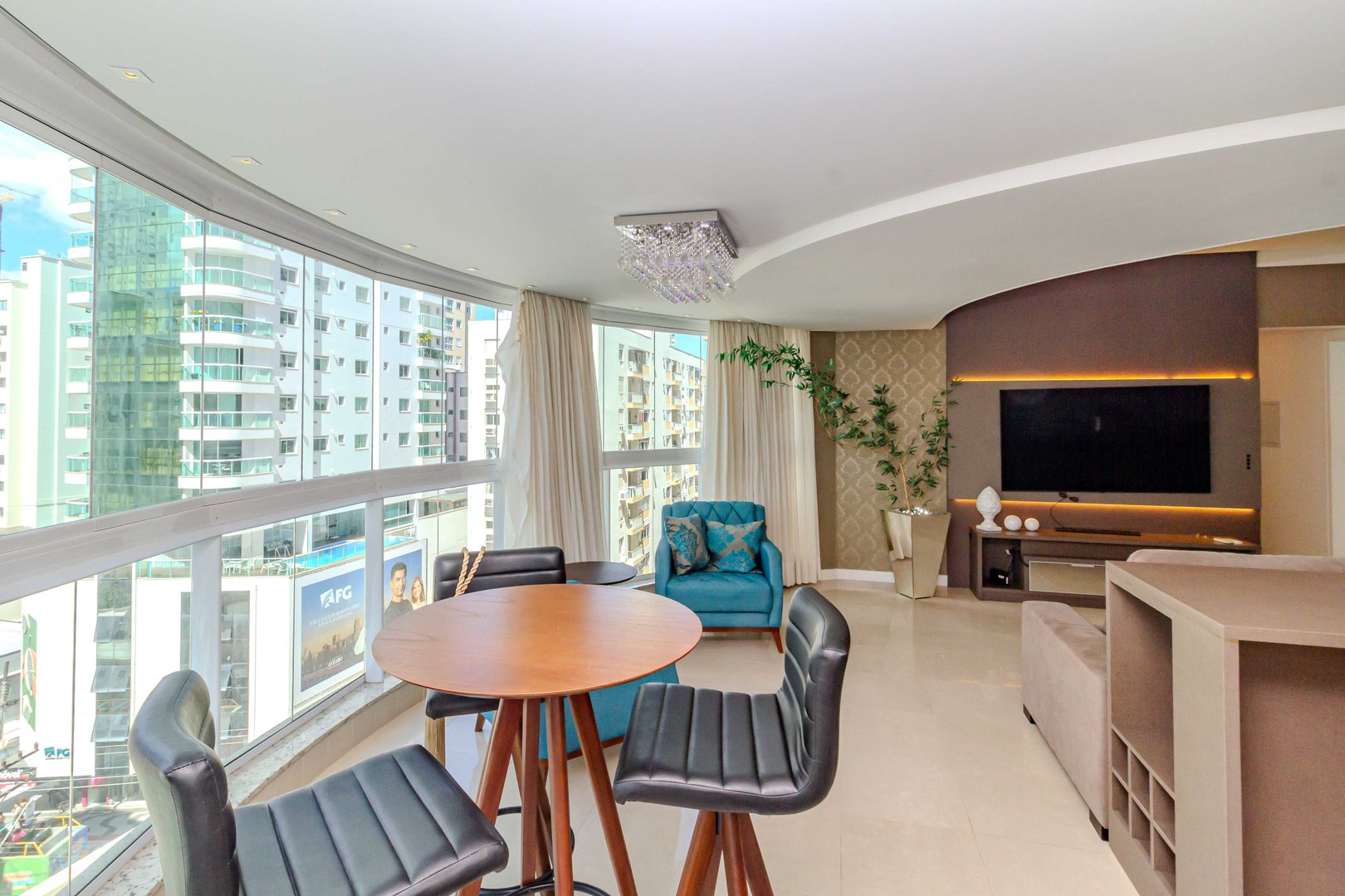 Apartamento Quadra Mar no Edifício La Madeson à venda no centro de Balneário Camboriú — foto 7