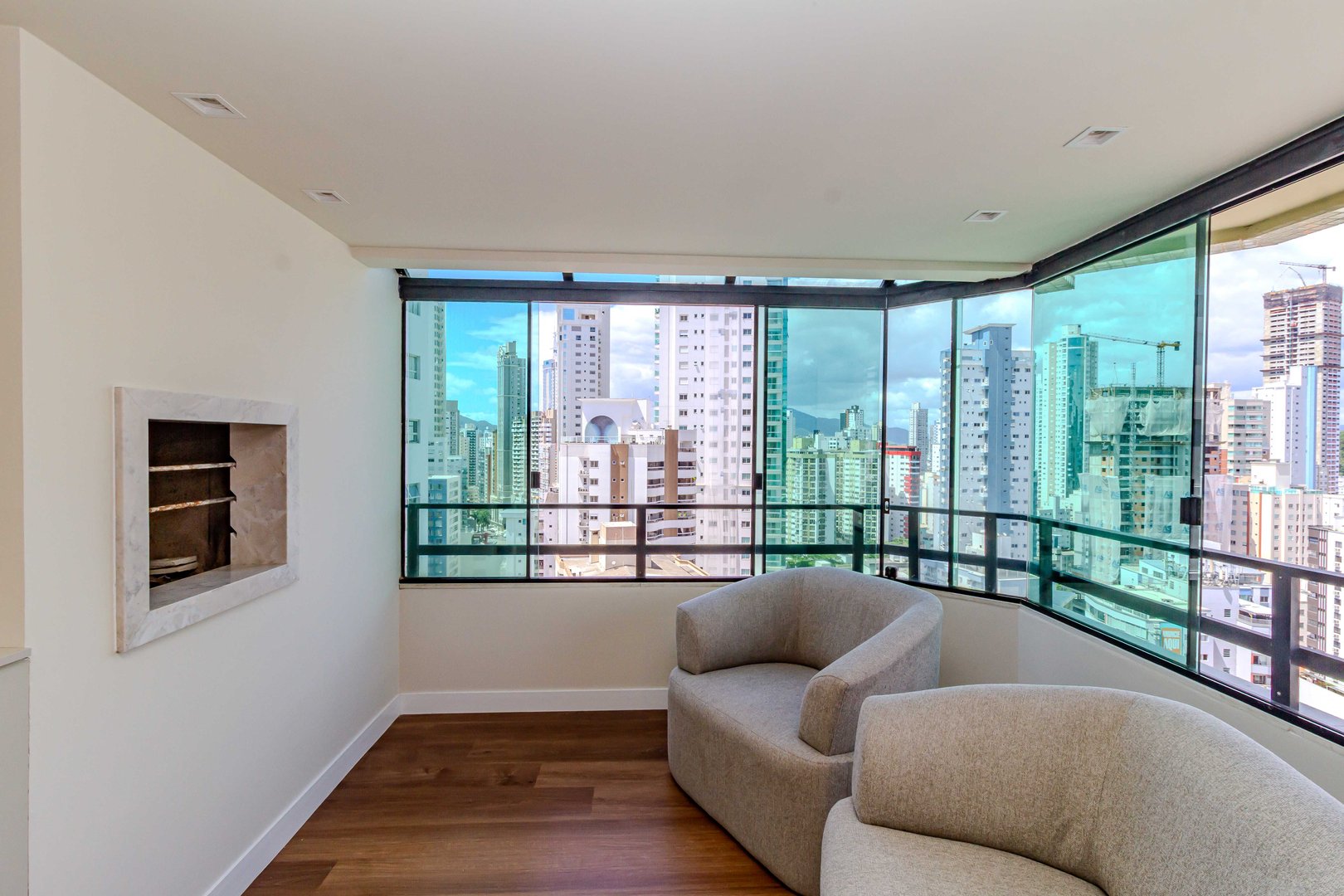 Apartamento no Edifício Oscar Bremer à venda no centro de Balneário Camboriú — foto 3