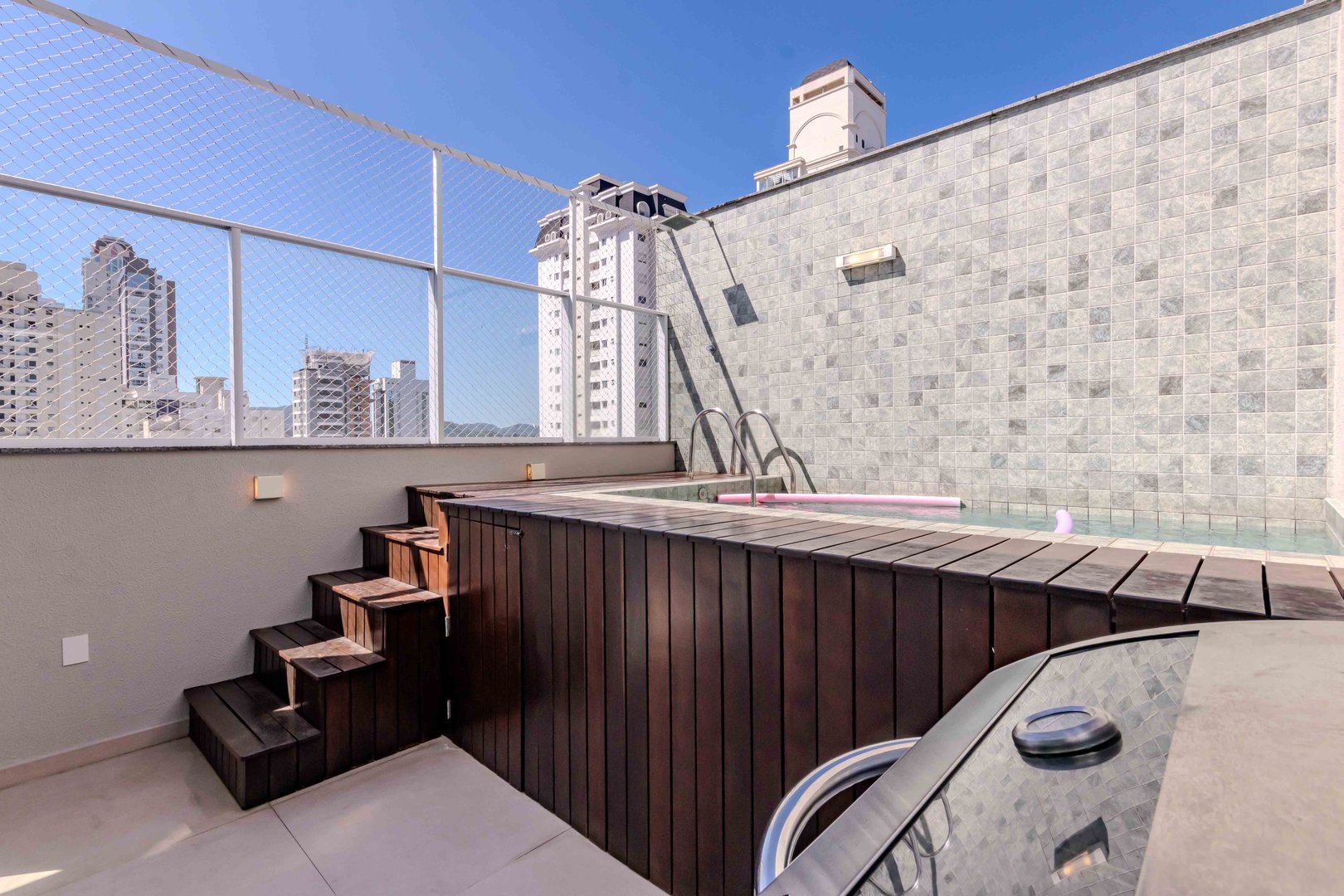 Cobertura no Edifício Porto Di Bari à venda no centro de Balneário Camboriú — foto 17