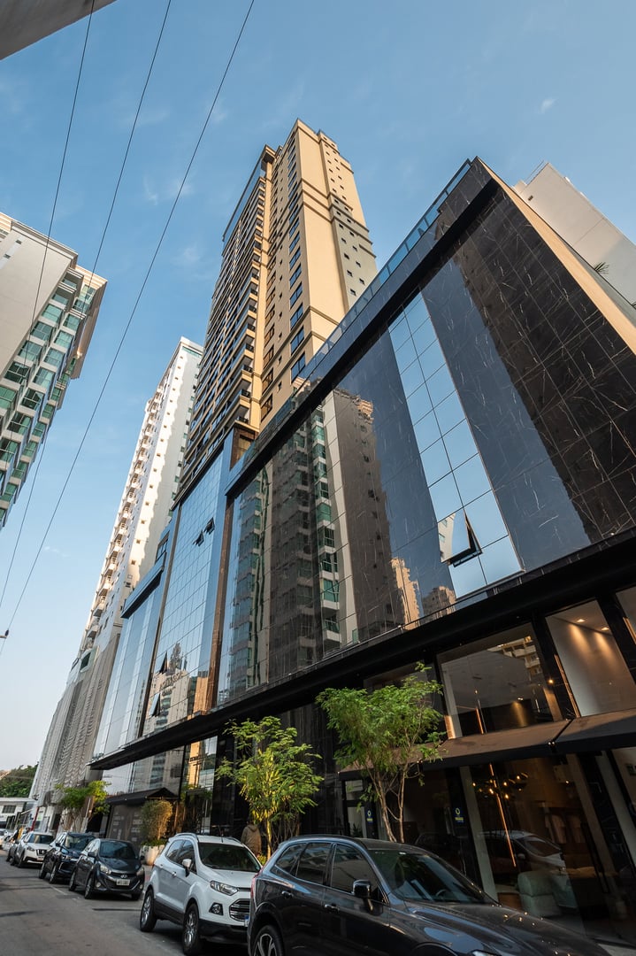 Apartamento no Edifício Riomaggiore Residenze à venda em Pioneiros, Balneário Camboriú