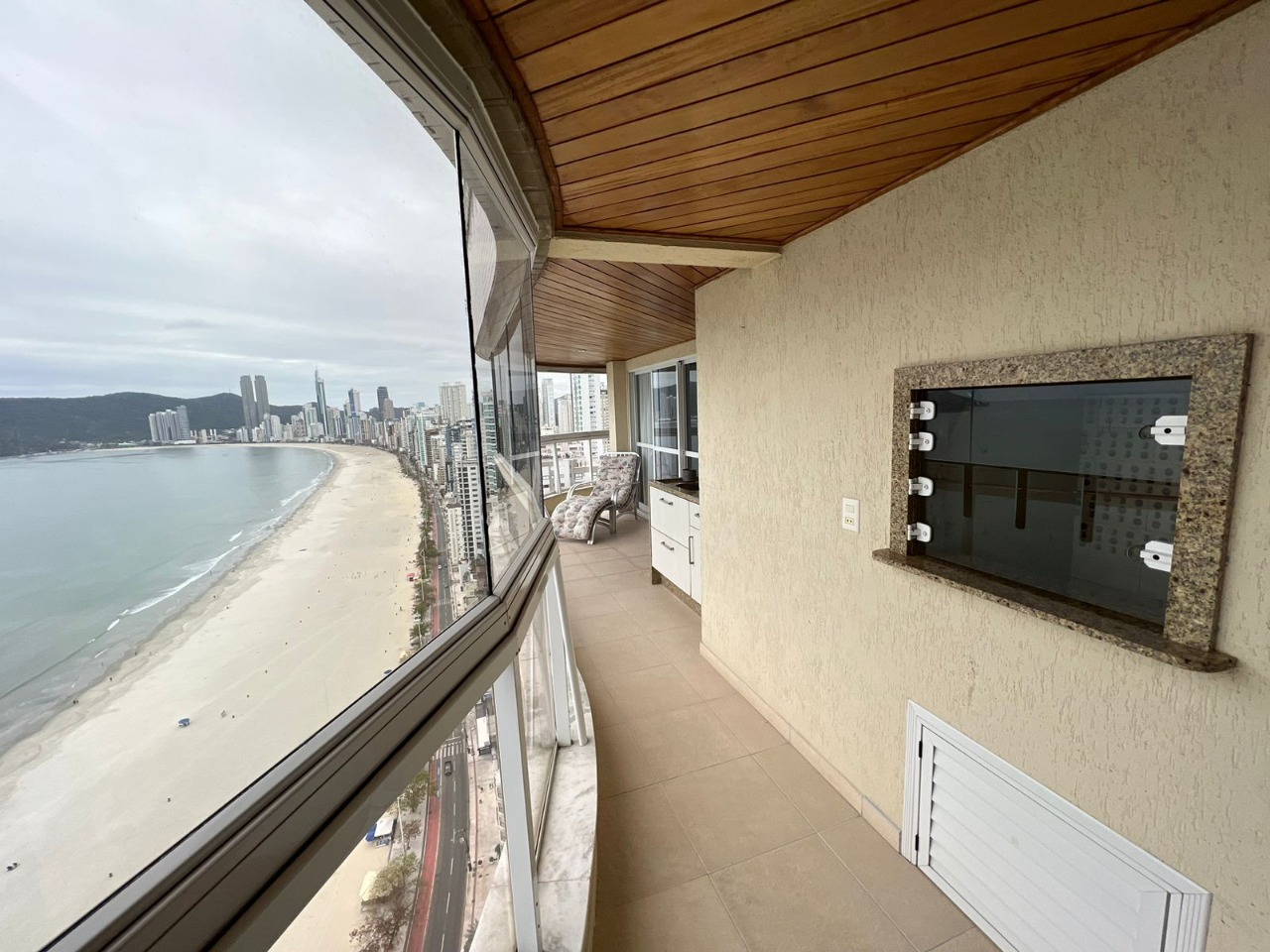 Apartamento Frente Mar no Edifício Marquês de Olinda à venda em Balneário Camboriú — foto 5