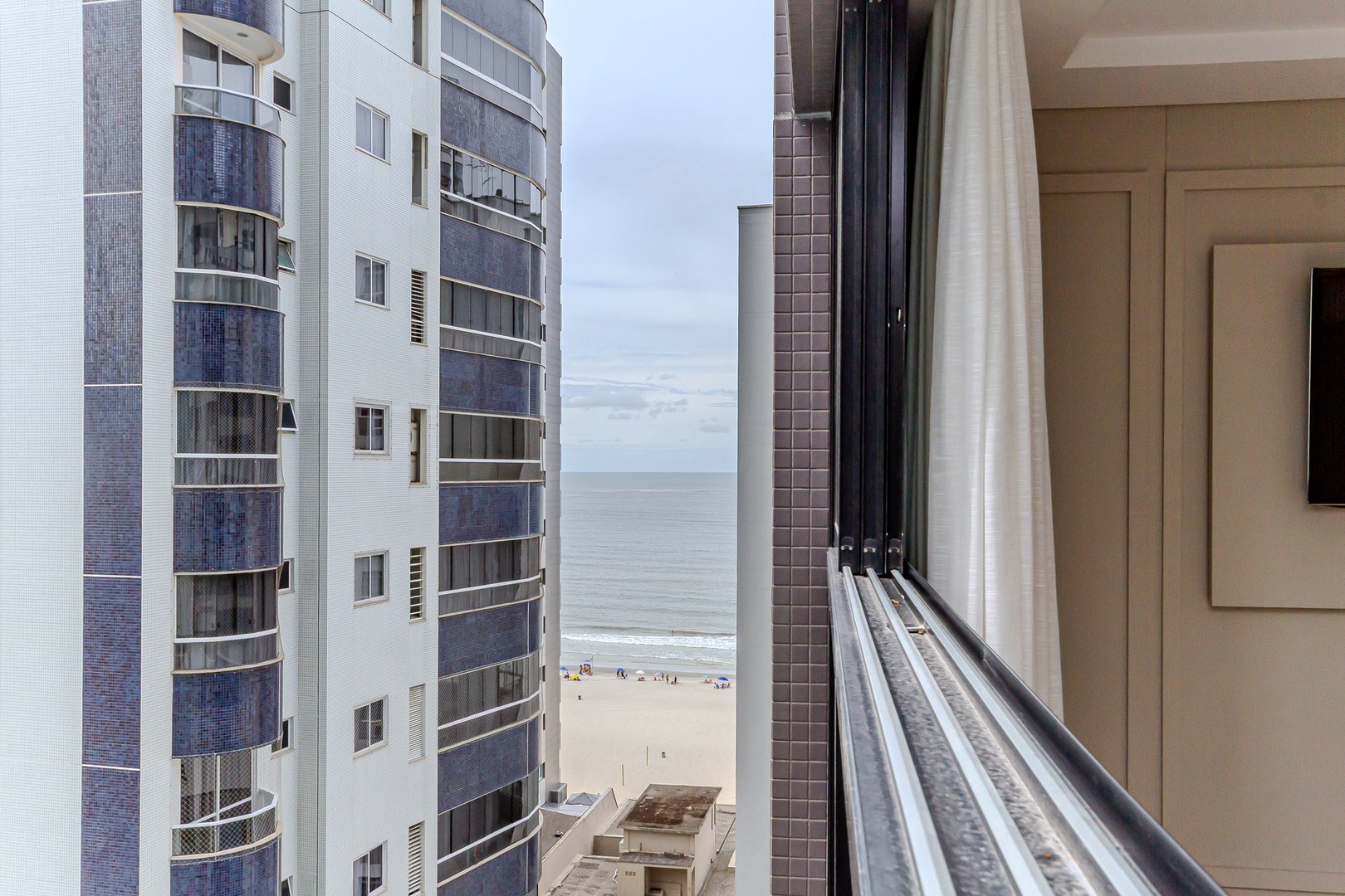 Apartamento Quadra Mar no Edifício Sauer Residence à venda em Barra Sul em Balneário Camboriú — foto 4