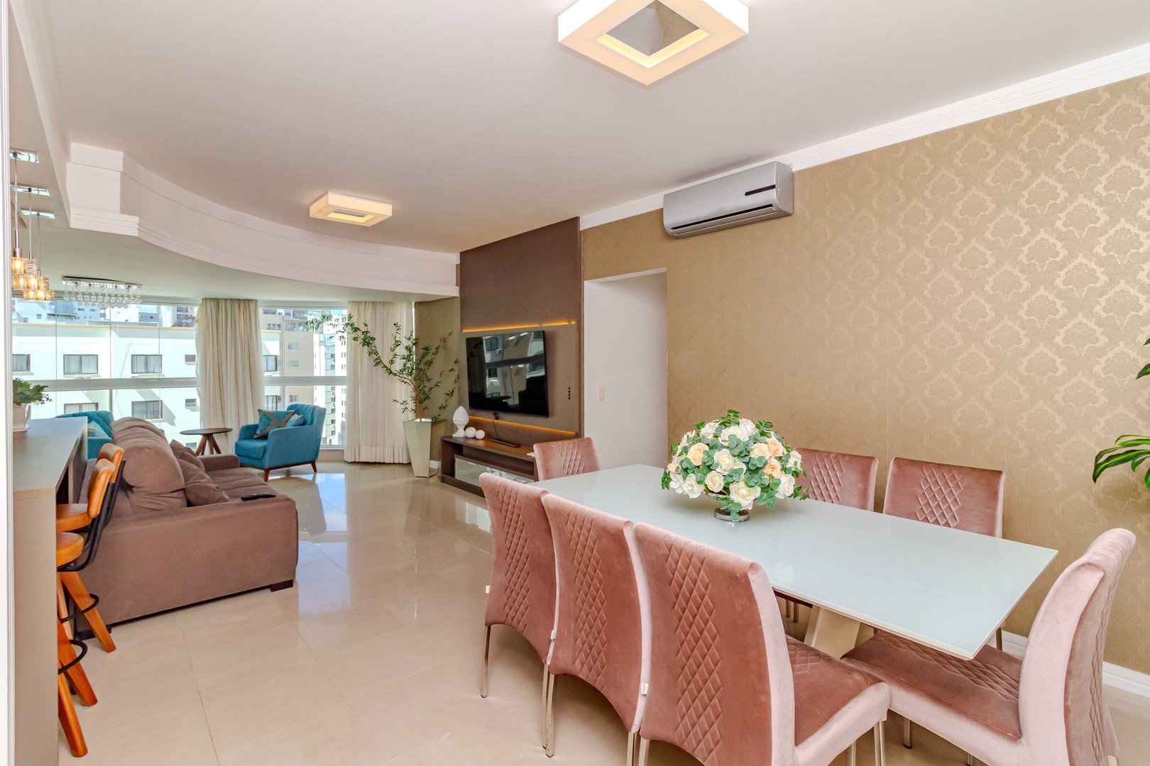 Apartamento Quadra Mar no Edifício La Madeson à venda no centro de Balneário Camboriú — foto 4