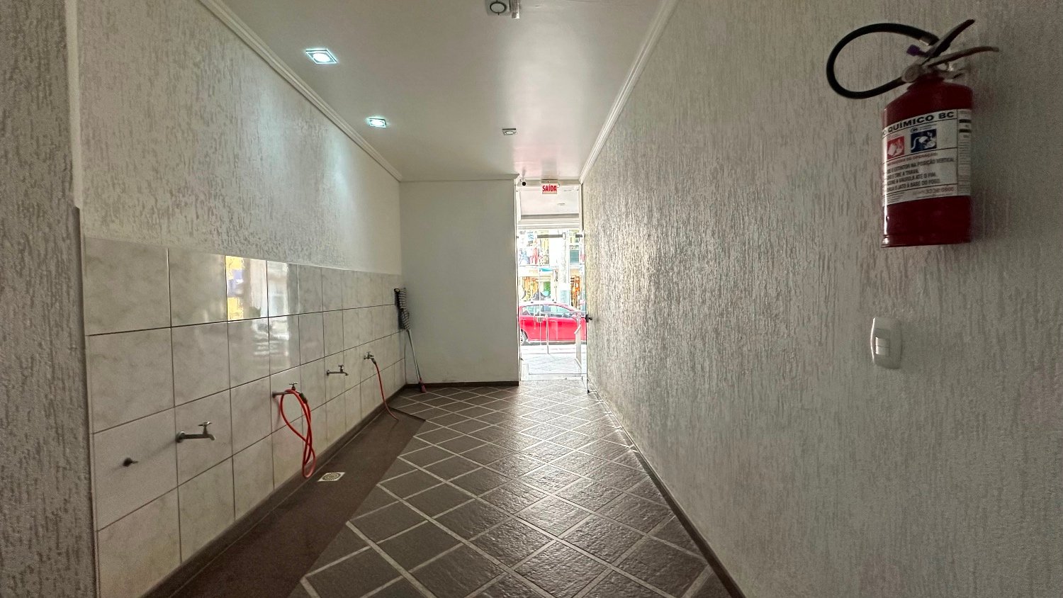 Apartamento no Edifício Vitória Régia à venda no centro em Balneário Camboriú — foto 19
