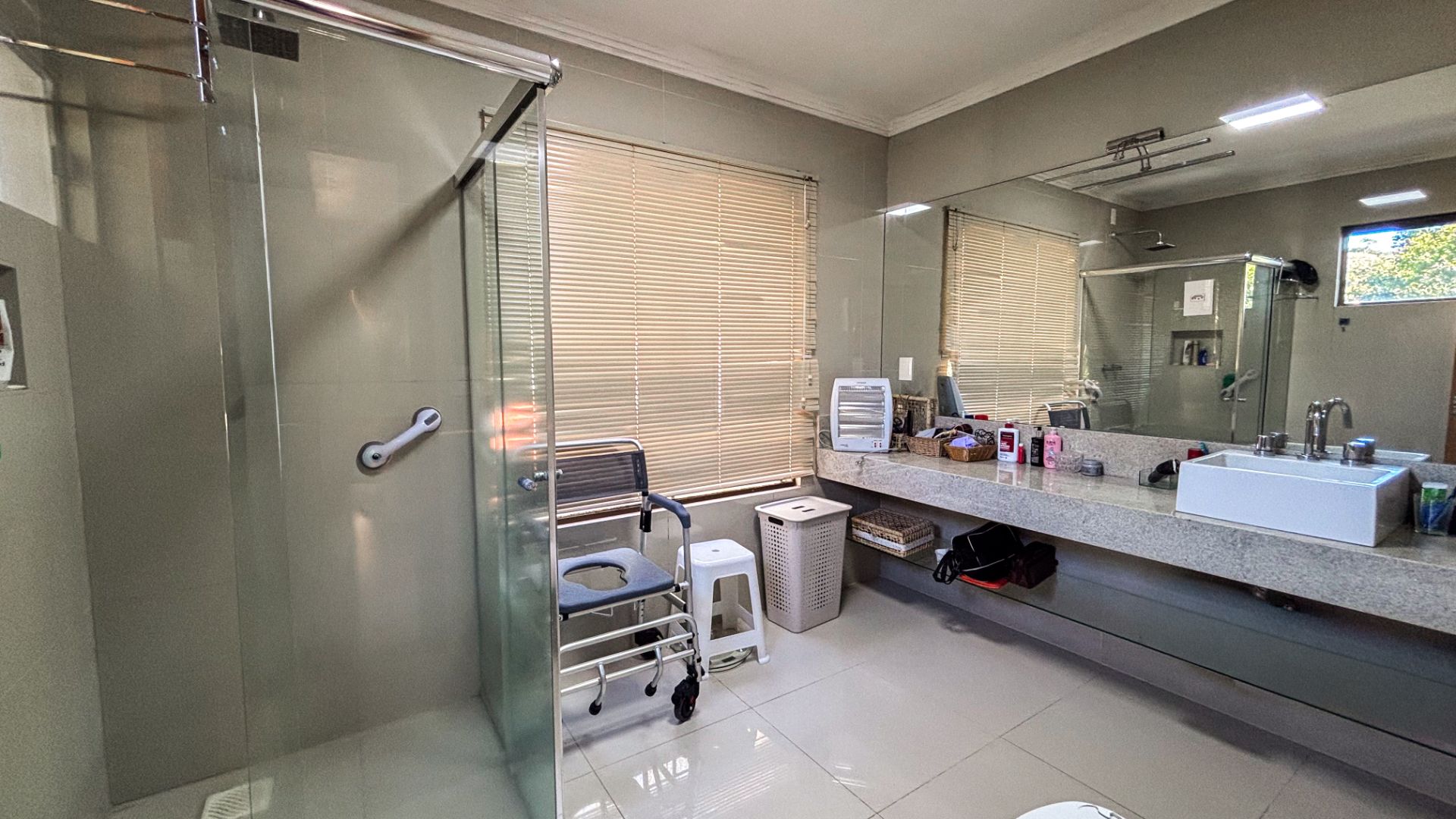 Excelente casa no Jardim Hortênsias - Foto 17