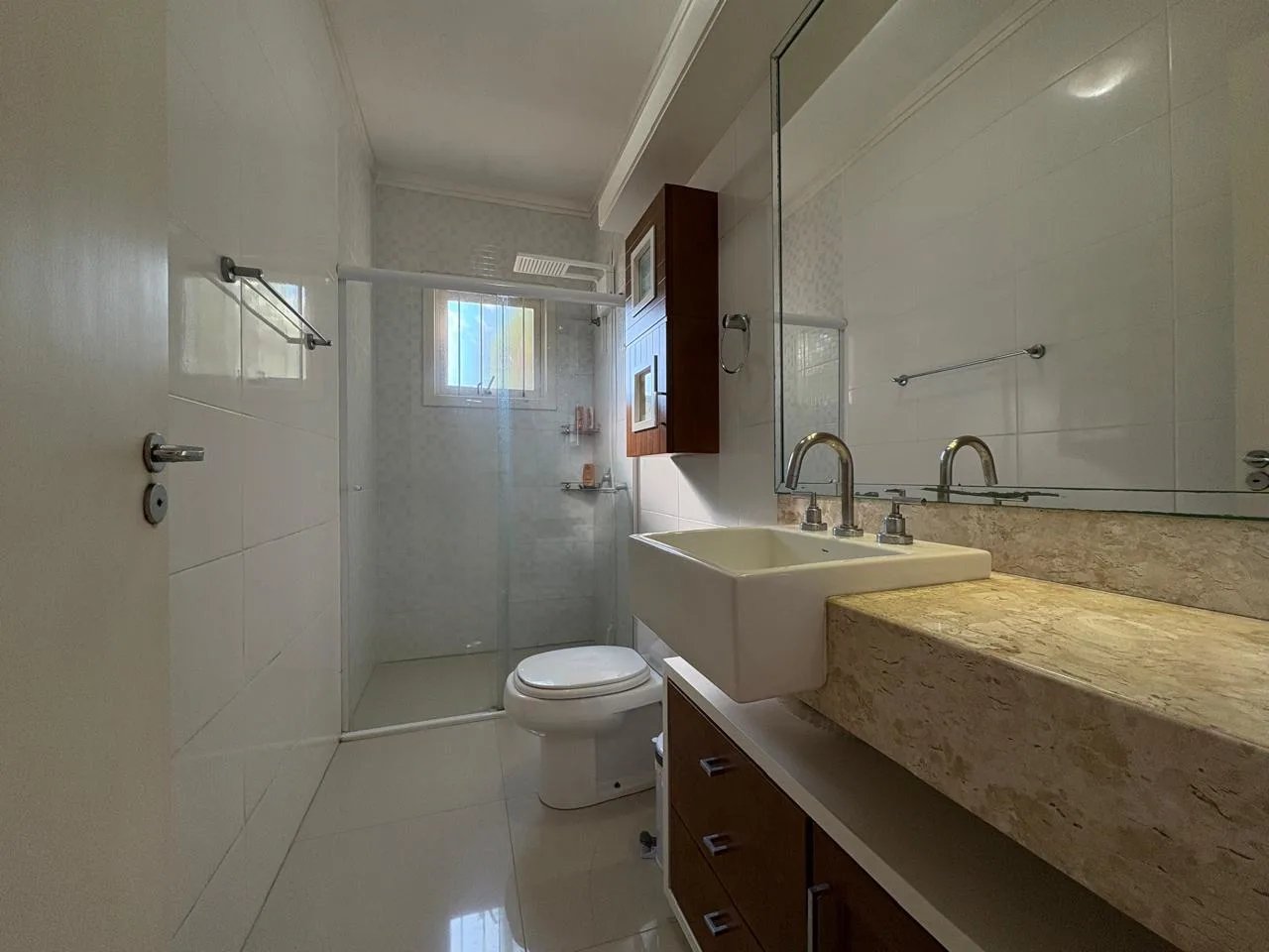 Casa Térrea de 03 Dormitórios C/ 01 Suíte, com Salão de Festas e Piscina  - Foto 9