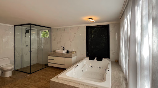Chácara no Country com 2 dormitórios, suíte, piscina e sauna - Foto 6