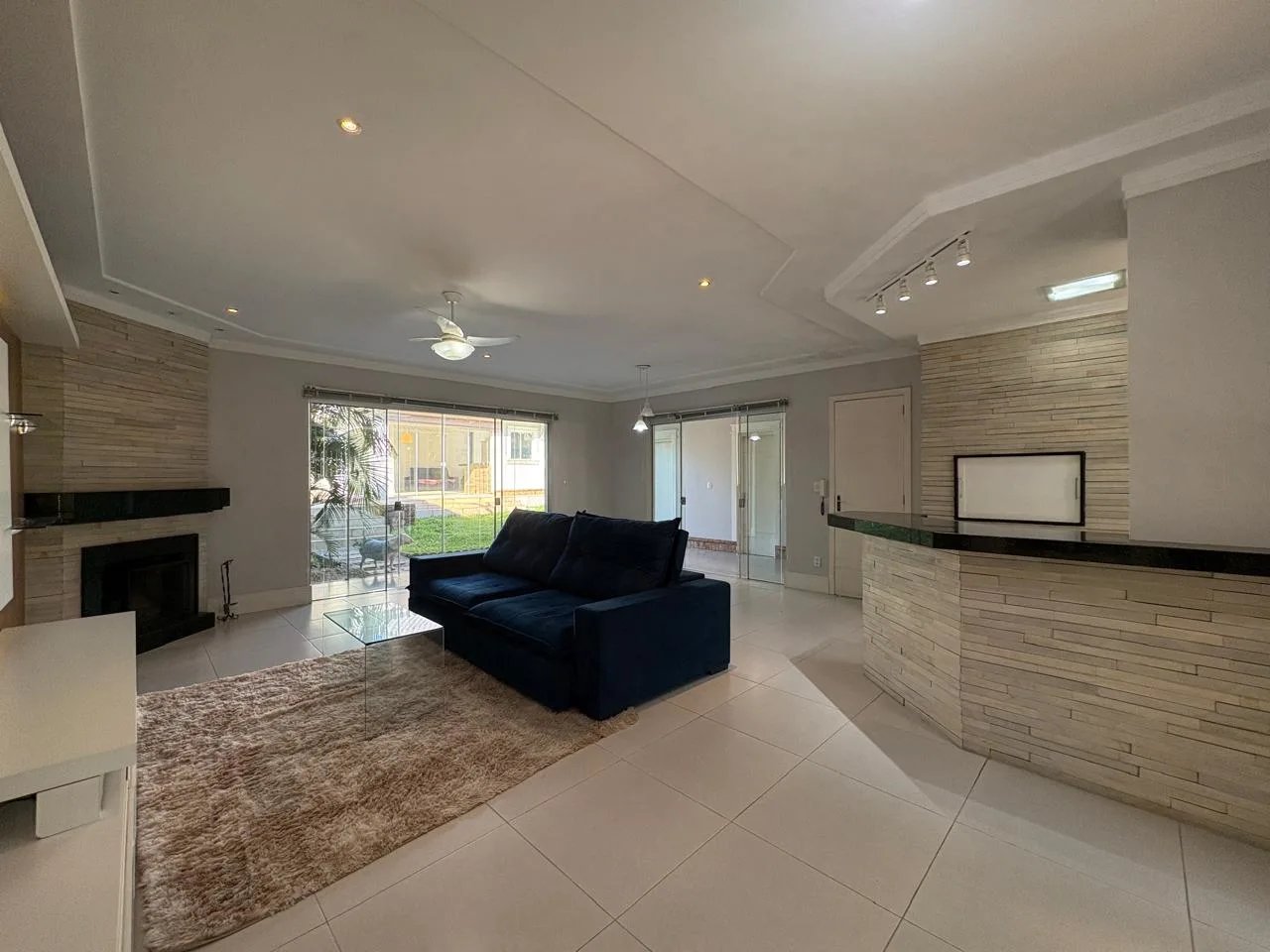 Casa Térrea de 03 Dormitórios C/ 01 Suíte, com Salão de Festas e Piscina  - Foto 7