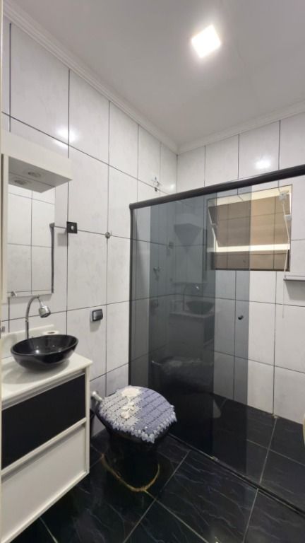 Casa Ampla com Piscina, Área Gourmet e Garagem para 6 Carros — foto 21