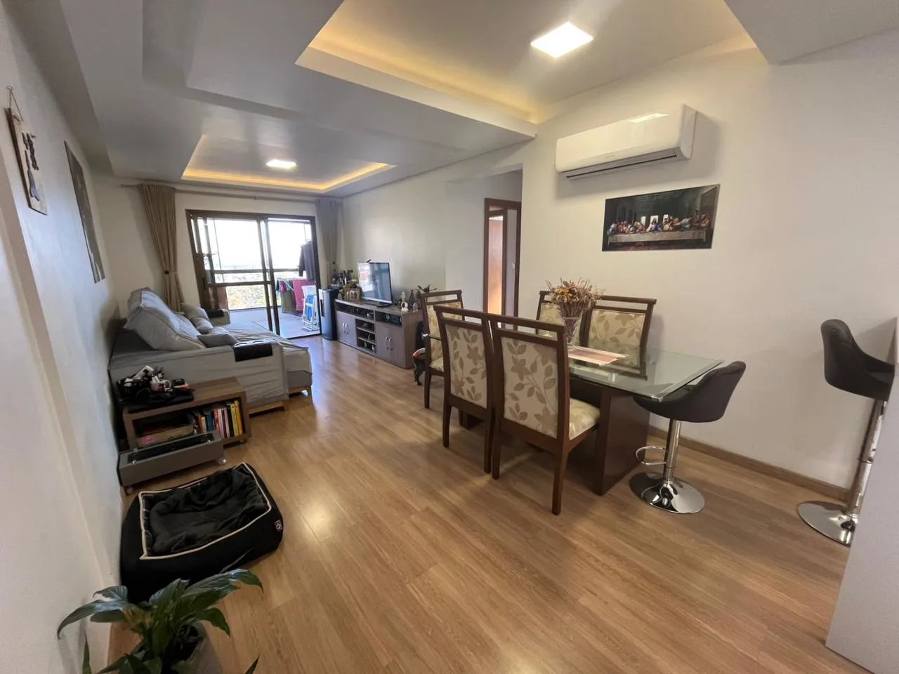 Apartamento semimobiliado no Centro com 2 dormitórios, sendo 1 suíte com ótima vista para o pôr do sol. - Foto 5