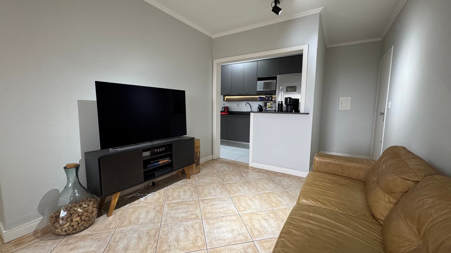 Apartamento de 2 dormitórios semi mobiliado - Foto 6