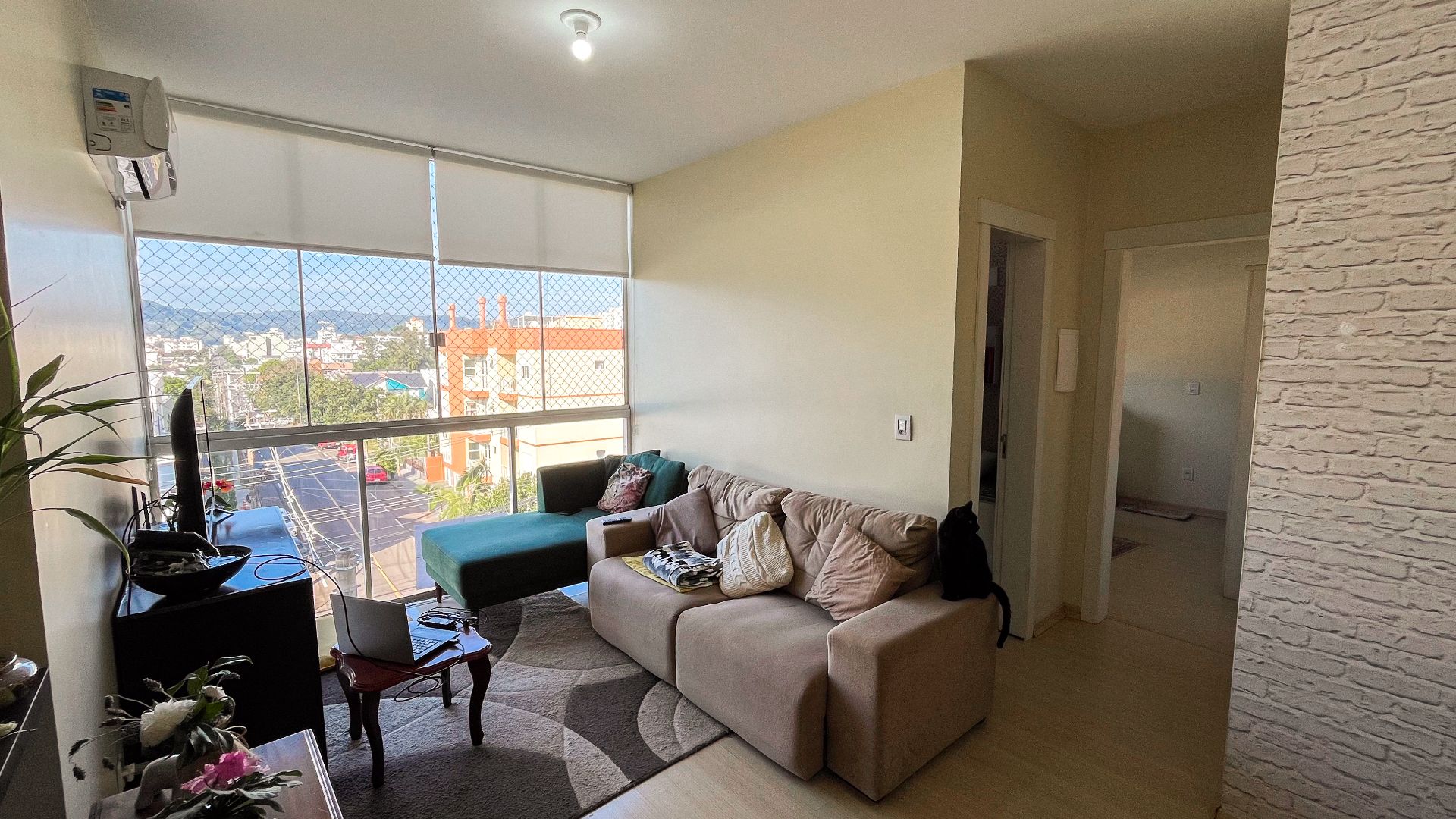 Apartamento no Parque Independência com 2 dormitórios
