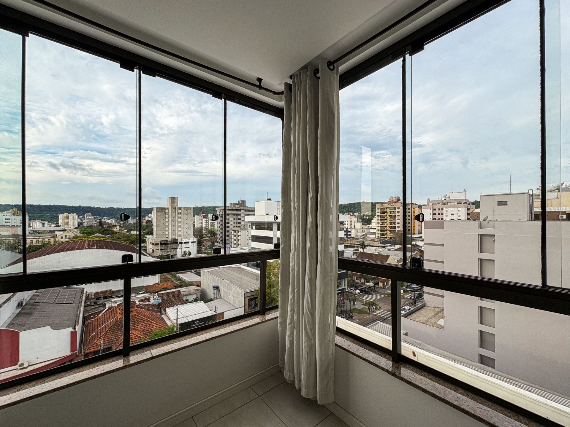 Apartamento no Centro com 3 dormitórios e  2 vagas - Foto 11