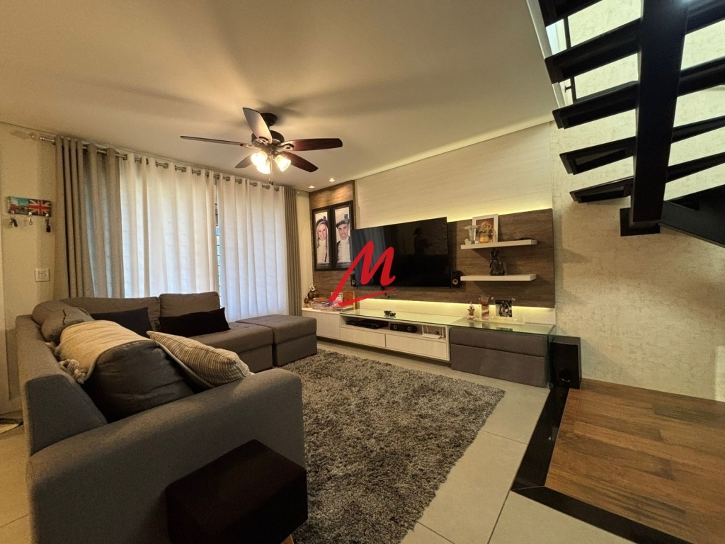 Belíssimo duplex com pátio - Foto 5