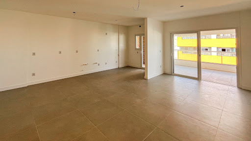 Apartamento Centro com 2 Dormitórios, suíte e Sacada Ampla. - Foto 5