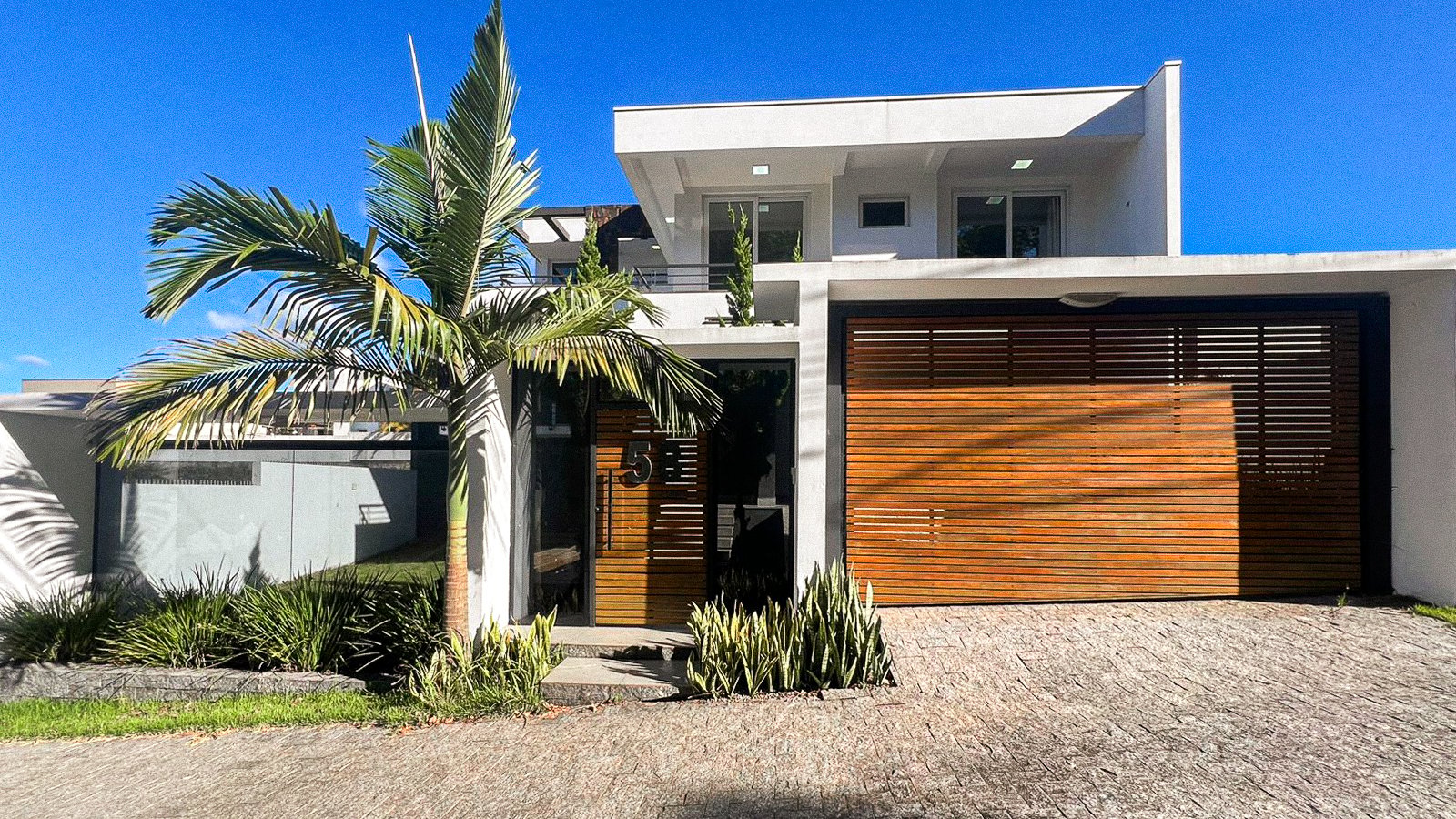 Casa no Jardim Europa com 4 suítes e Piscina